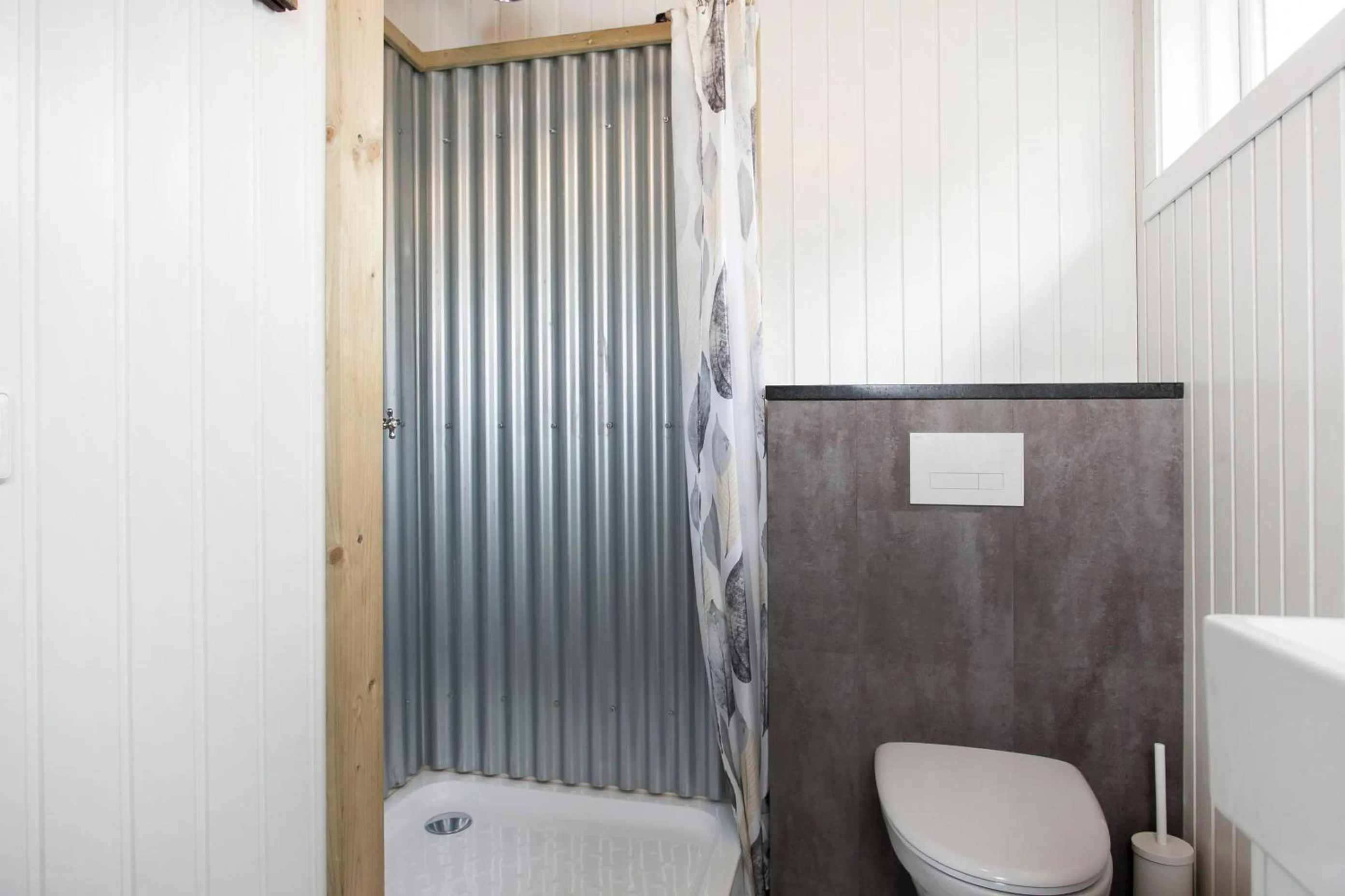 Shower in Mulakot Cosy Cabins