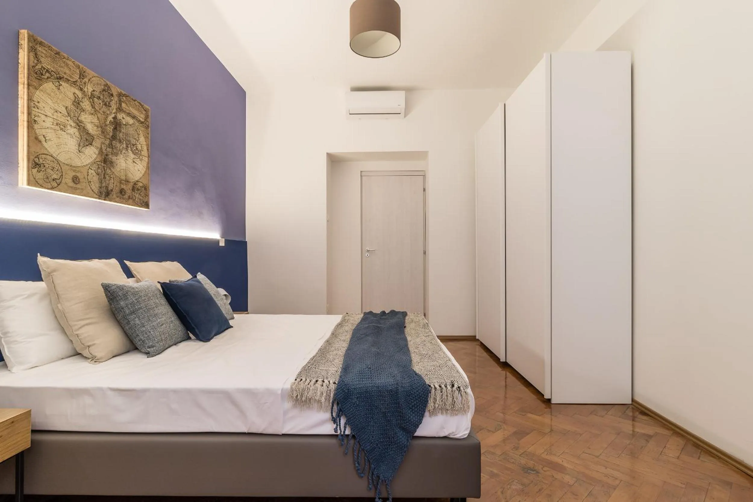 Bed in Pregiata camera con bagno privato - Blu di Prussia