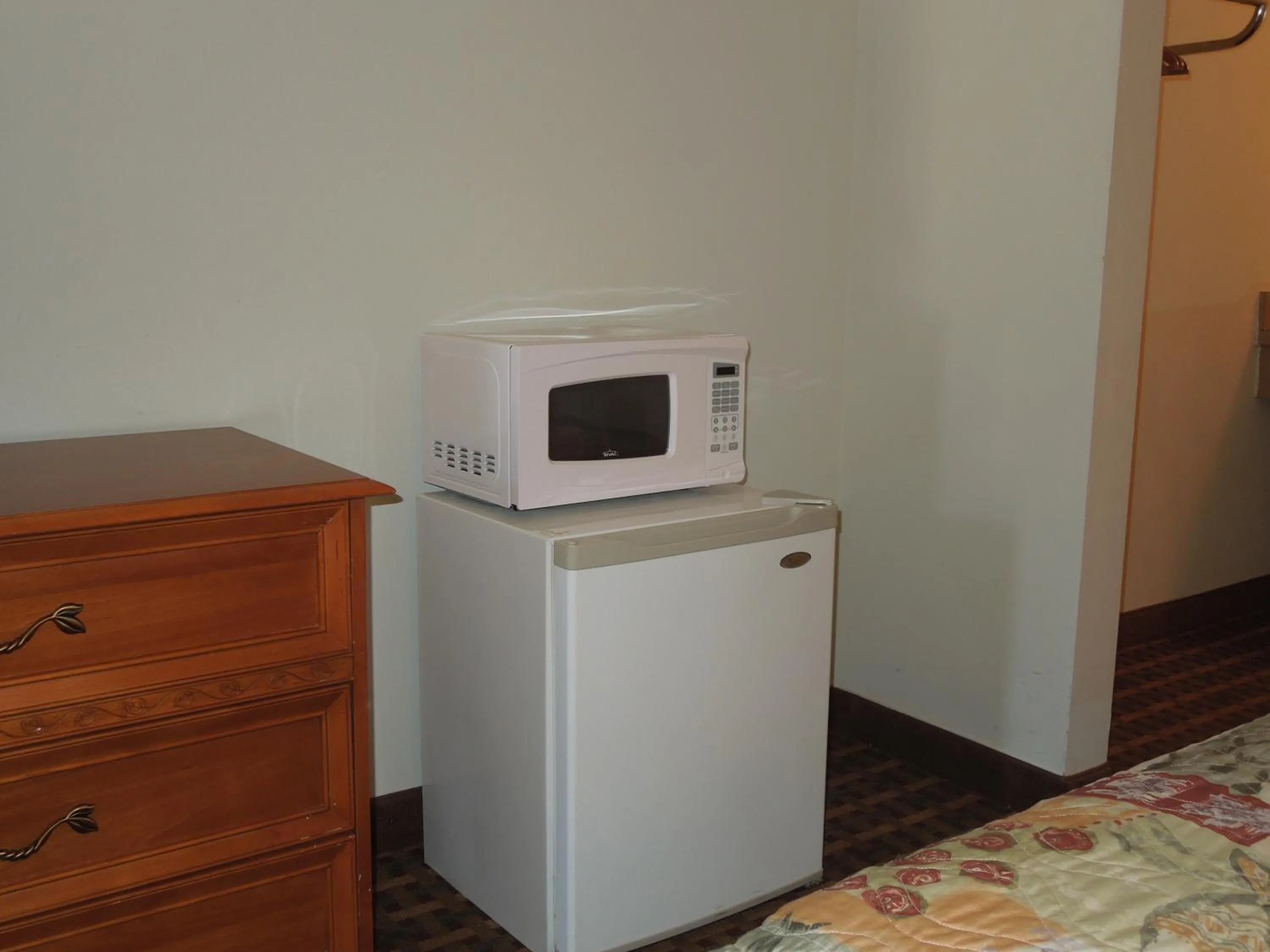 Bedroom in Atlantic Inn