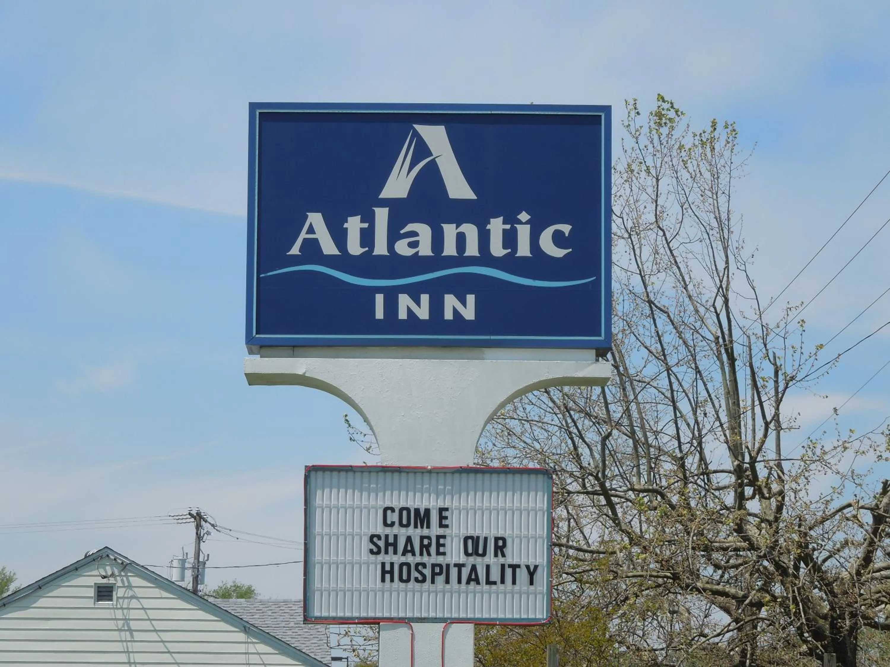 Facade/entrance in Atlantic Inn