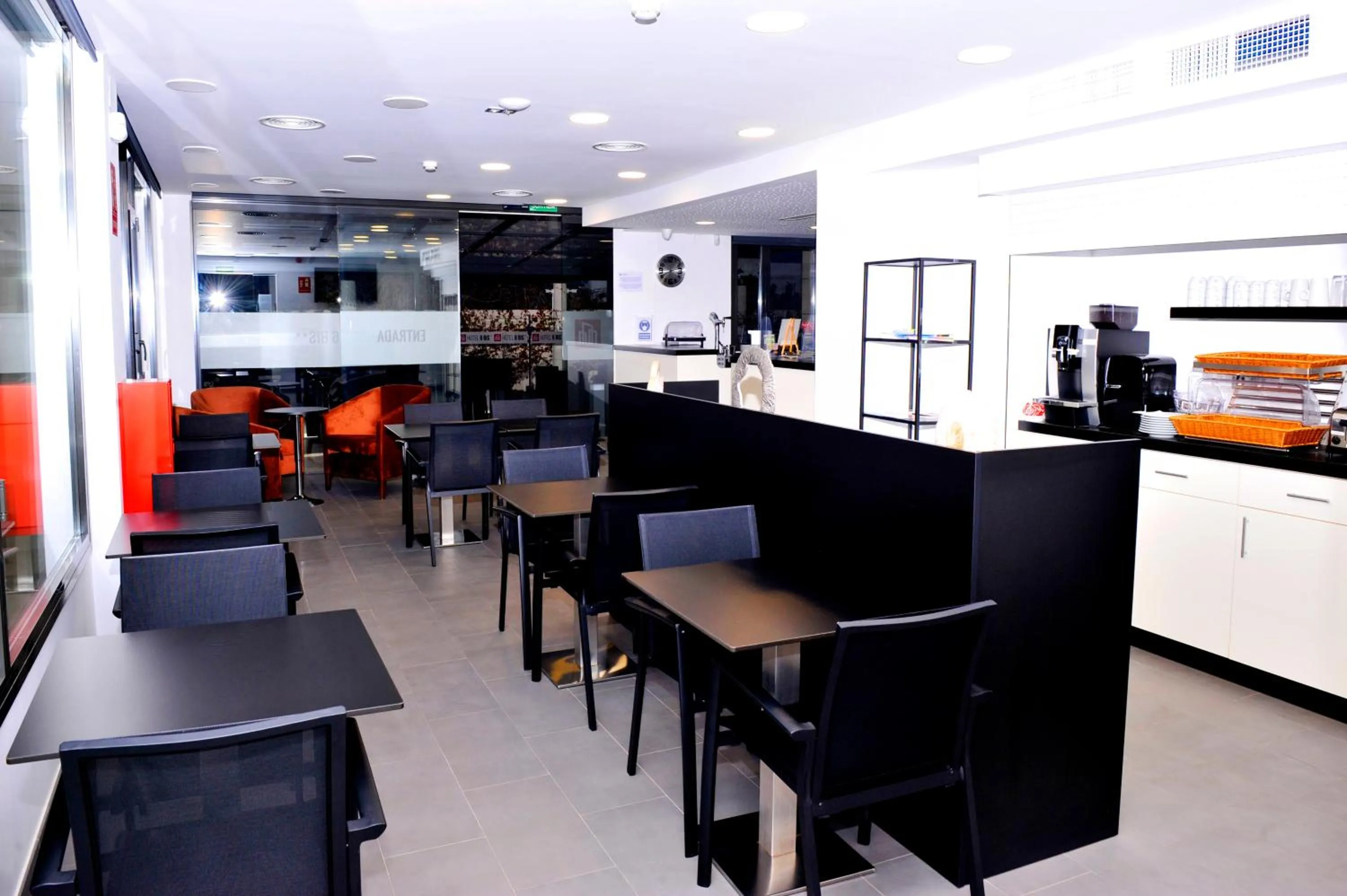 Lounge or bar in 6 Bis HOTEL