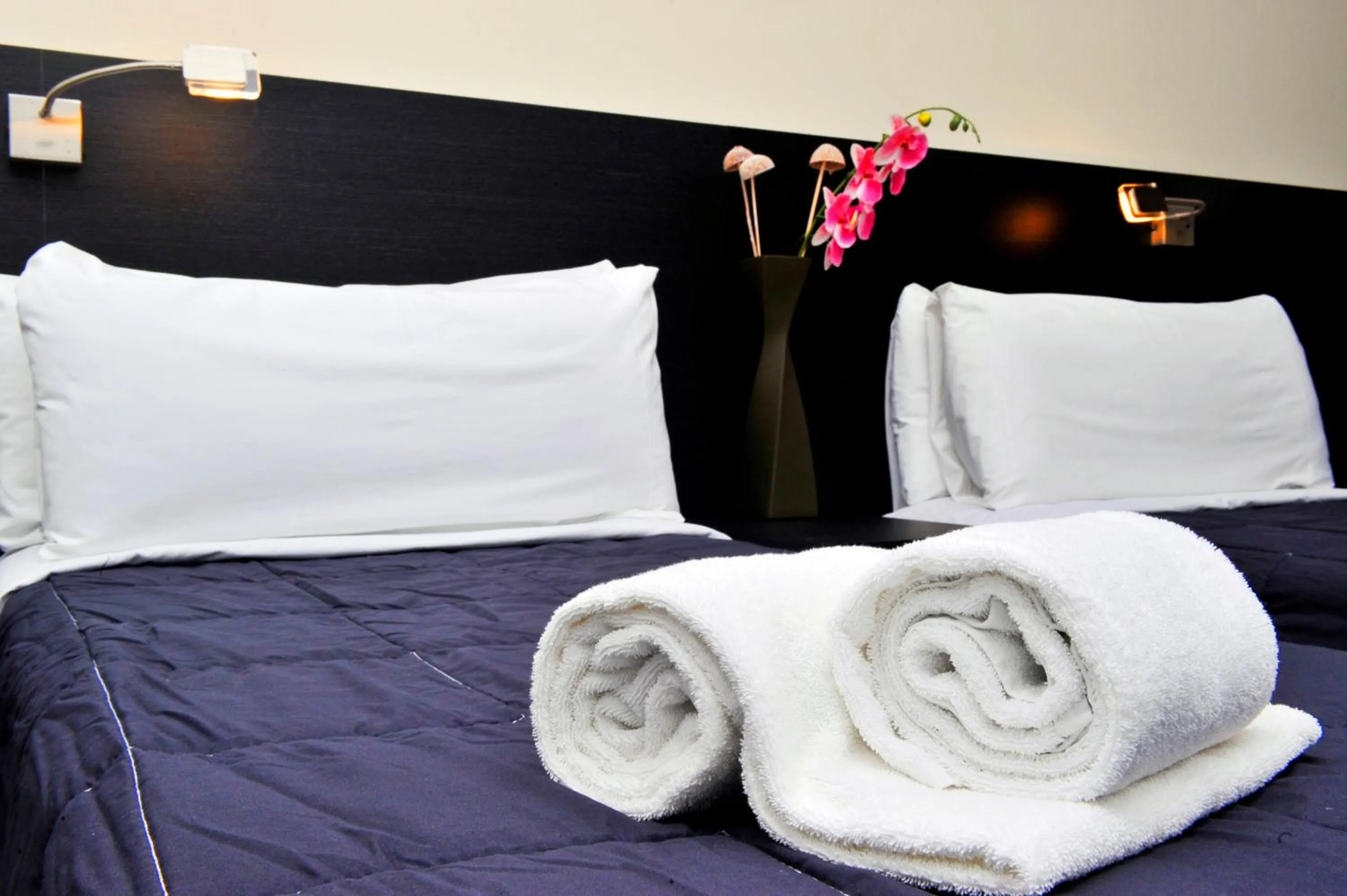 Bedroom, Bed in 6 Bis HOTEL