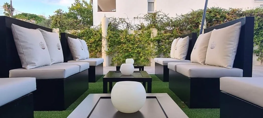 Patio in 6 Bis HOTEL