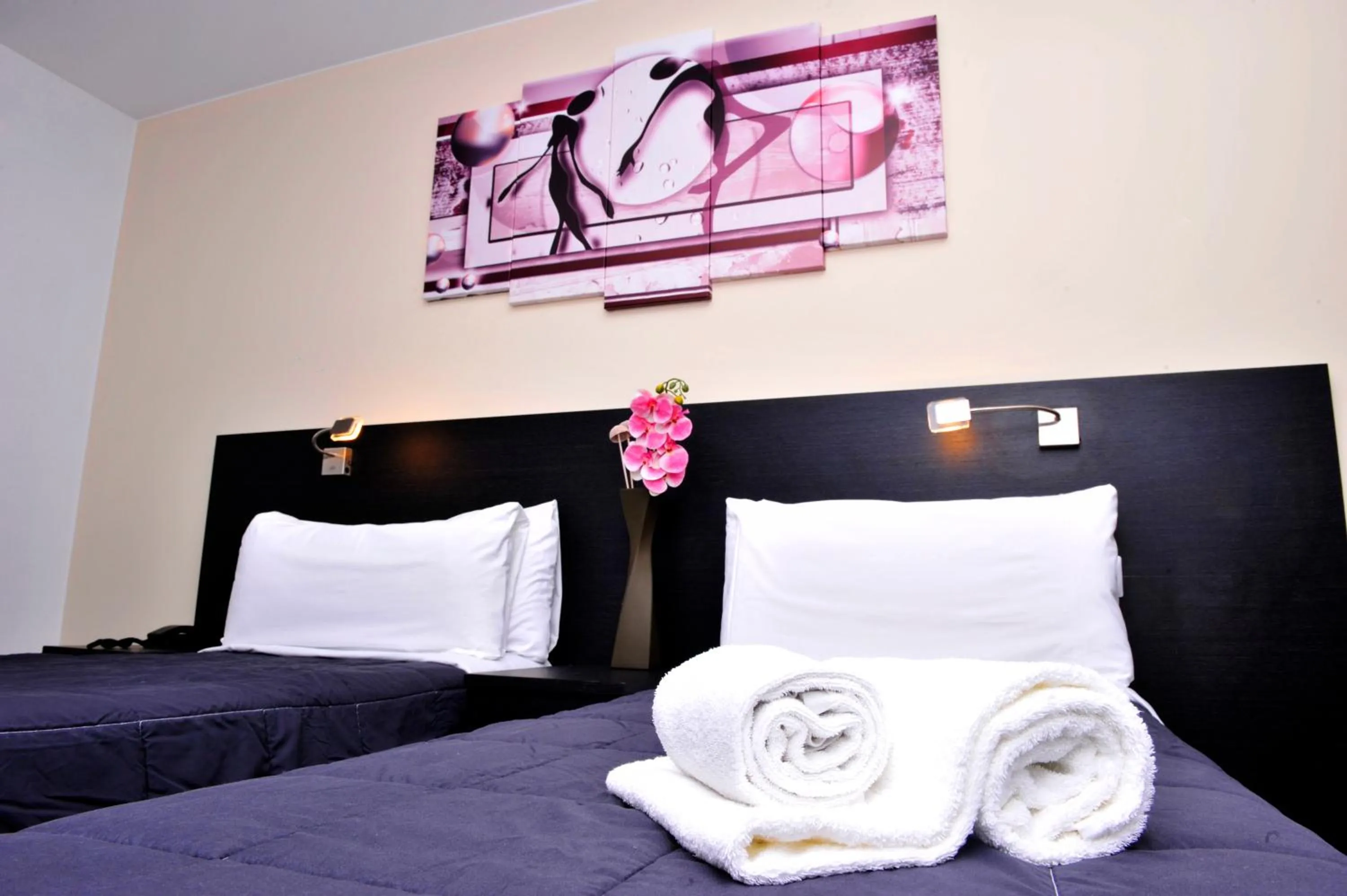 Bedroom, Bed in 6 Bis HOTEL