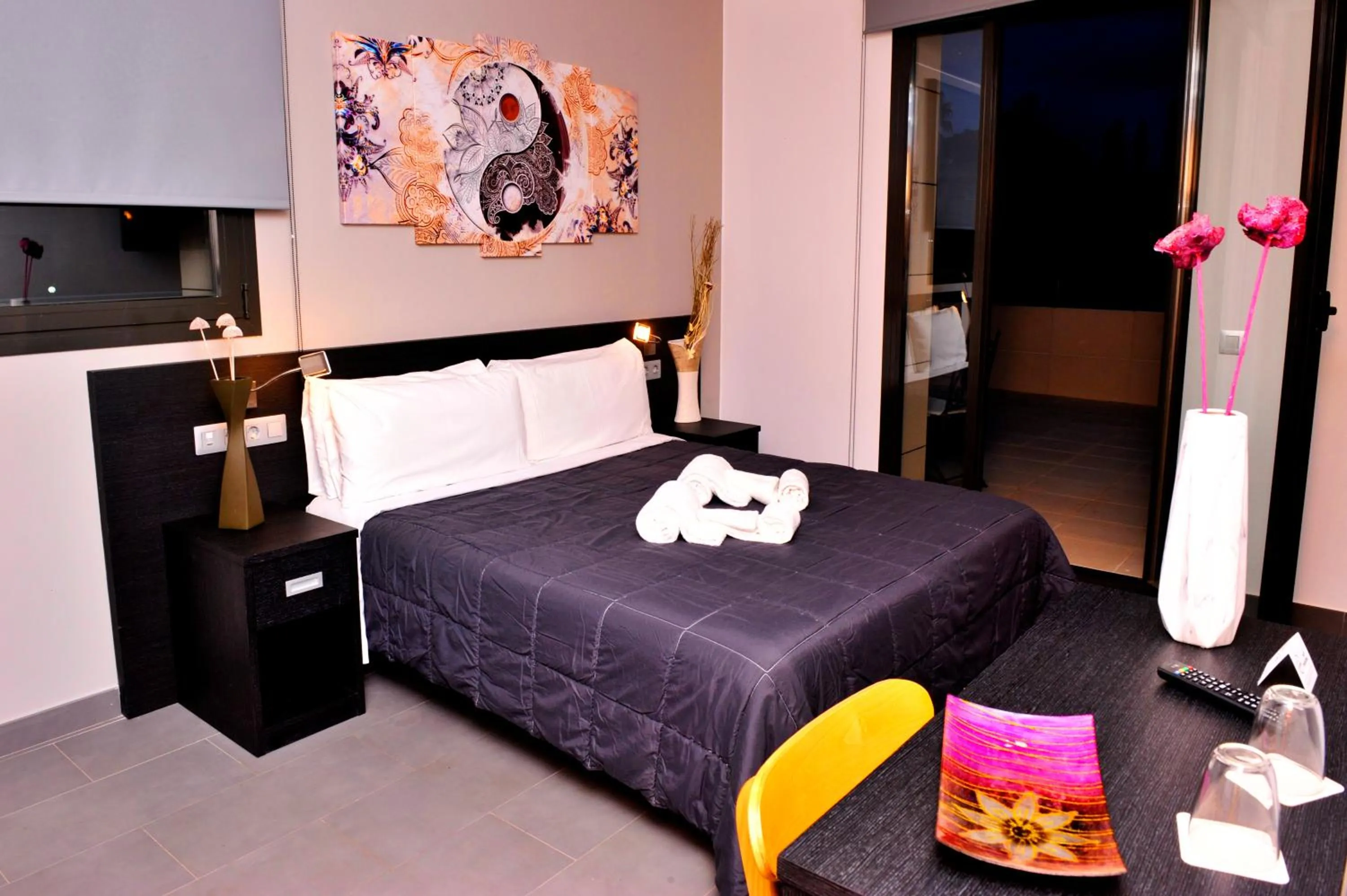 Photo of the whole room, Bed in 6 Bis HOTEL