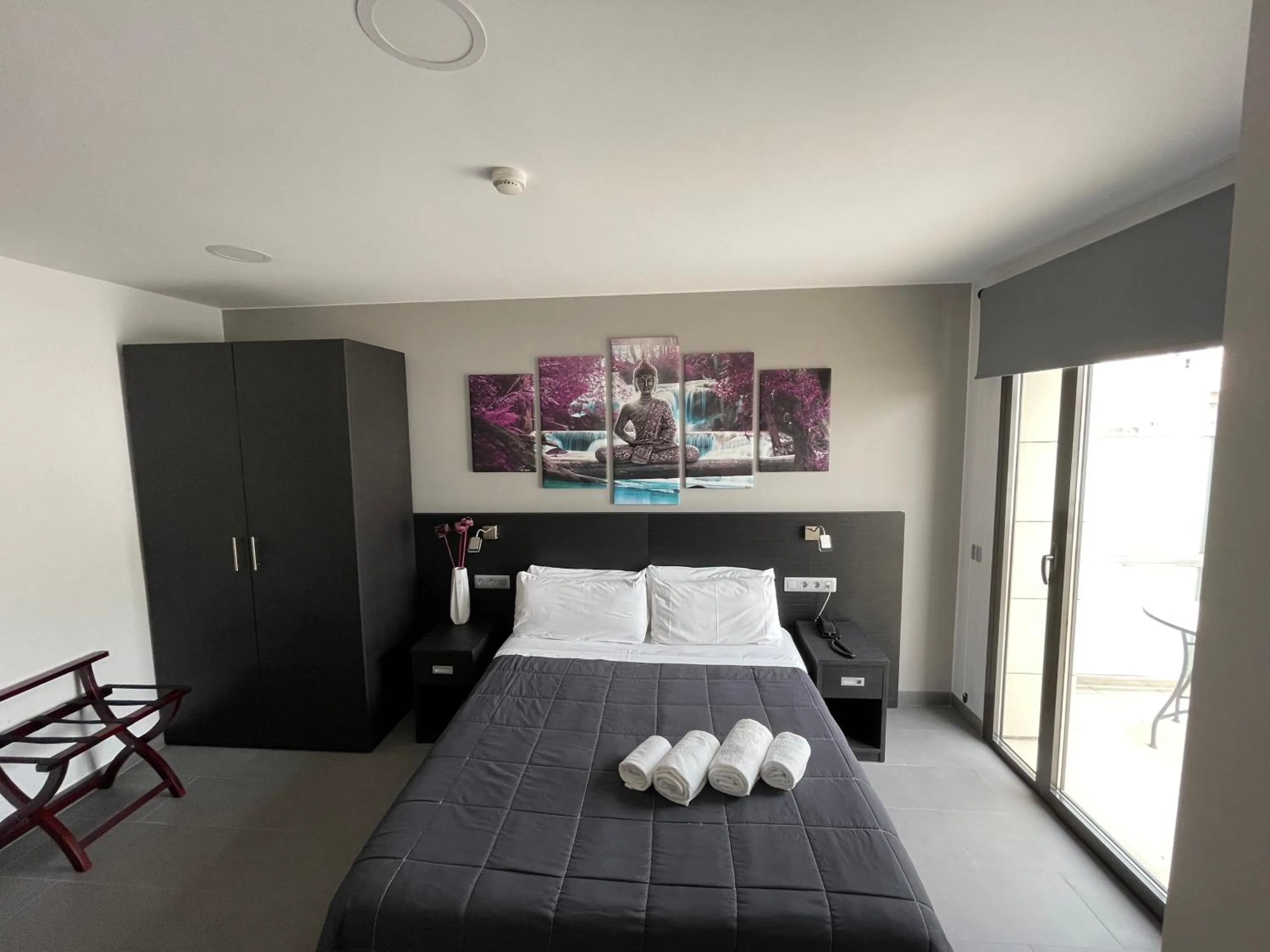 Photo of the whole room, Bed in 6 Bis HOTEL