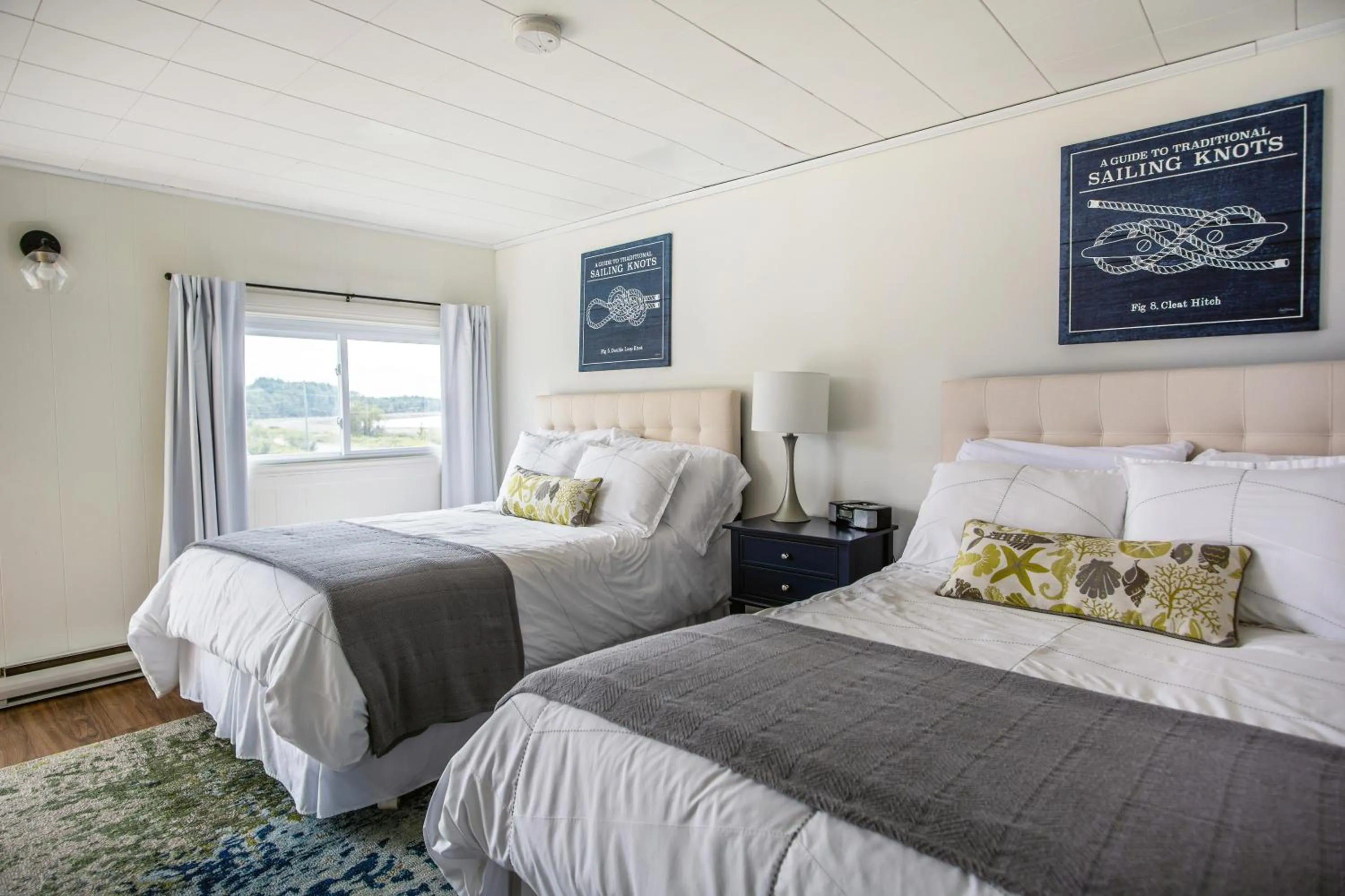 Bed in Friars Bay Inn & Cottages