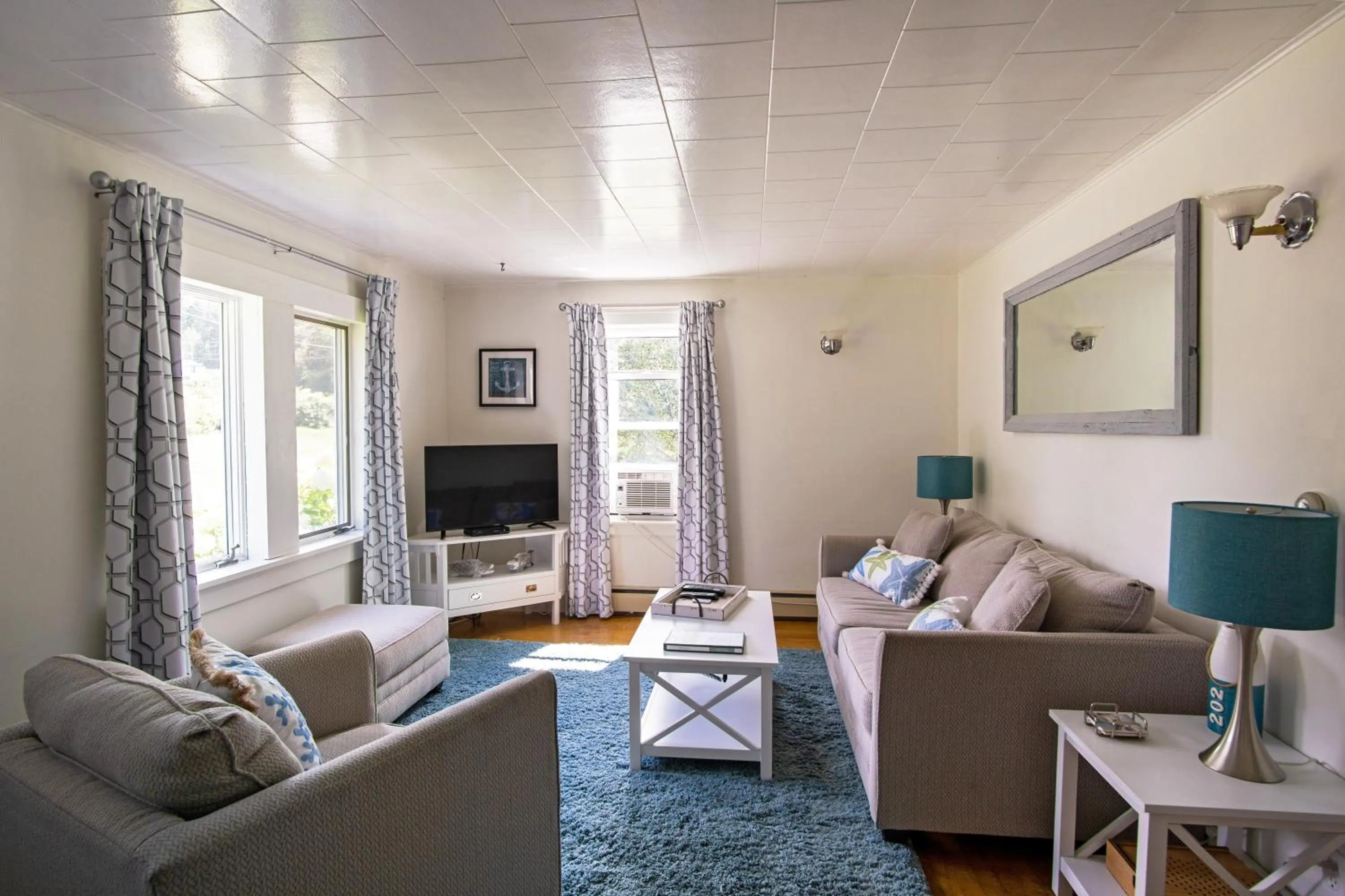 Friars Bay Inn & Cottages