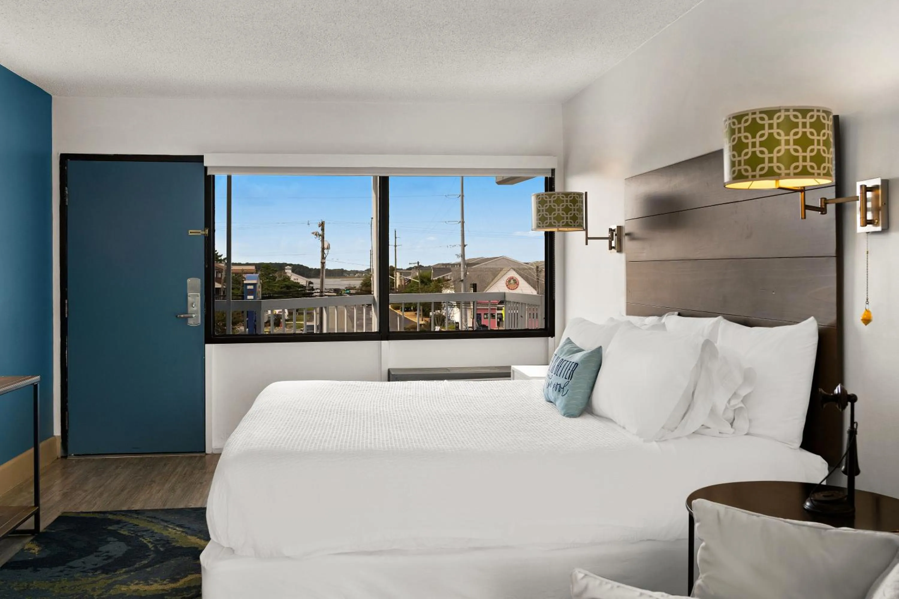 Bedroom, Bed in Beach House Dewey