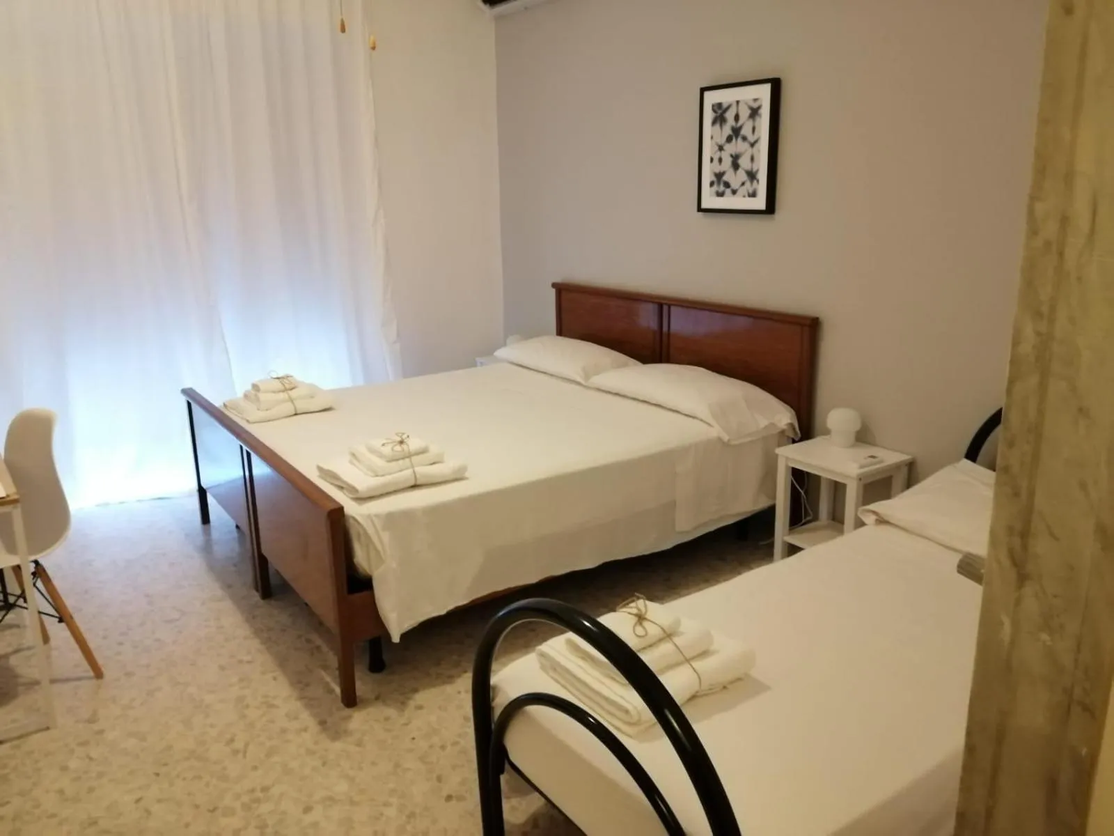 Bed in Gatto Bianco Picone 19