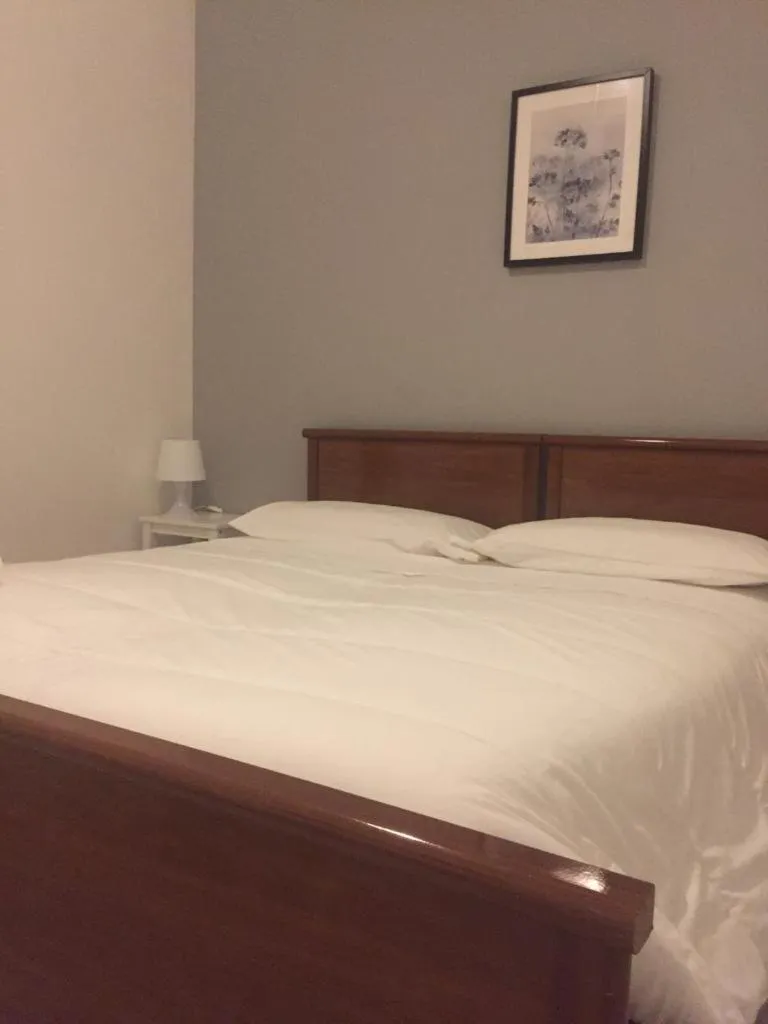 Bedroom, Bed in Gatto Bianco Picone 19