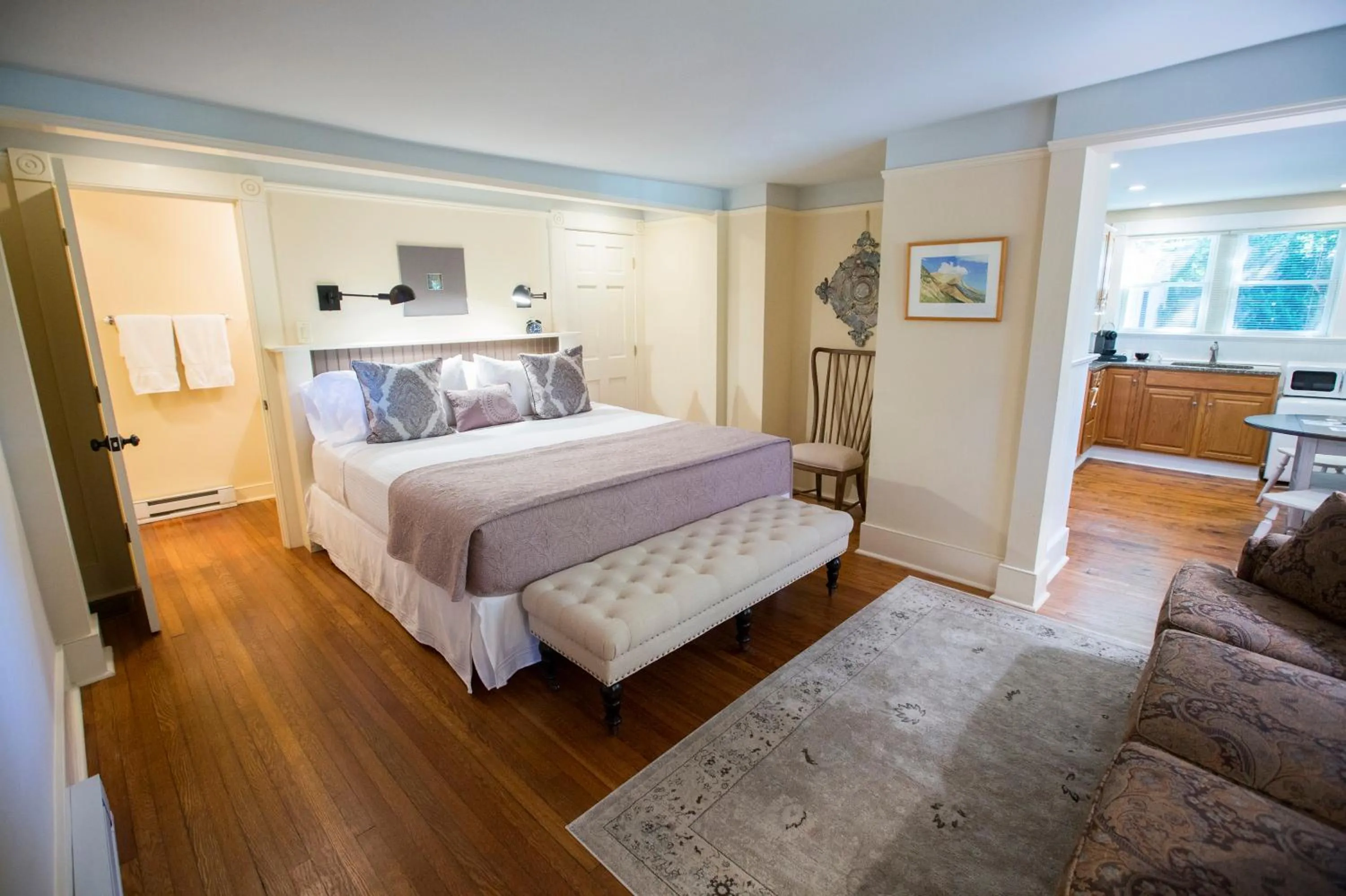 Bed in Gay Street Inn