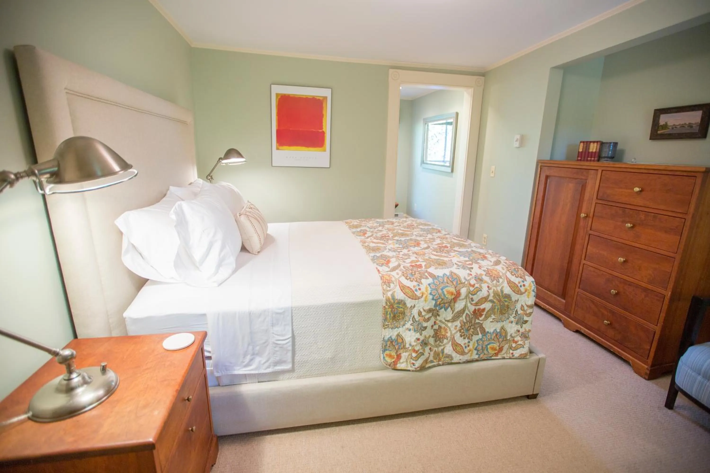 Bed in Gay Street Inn