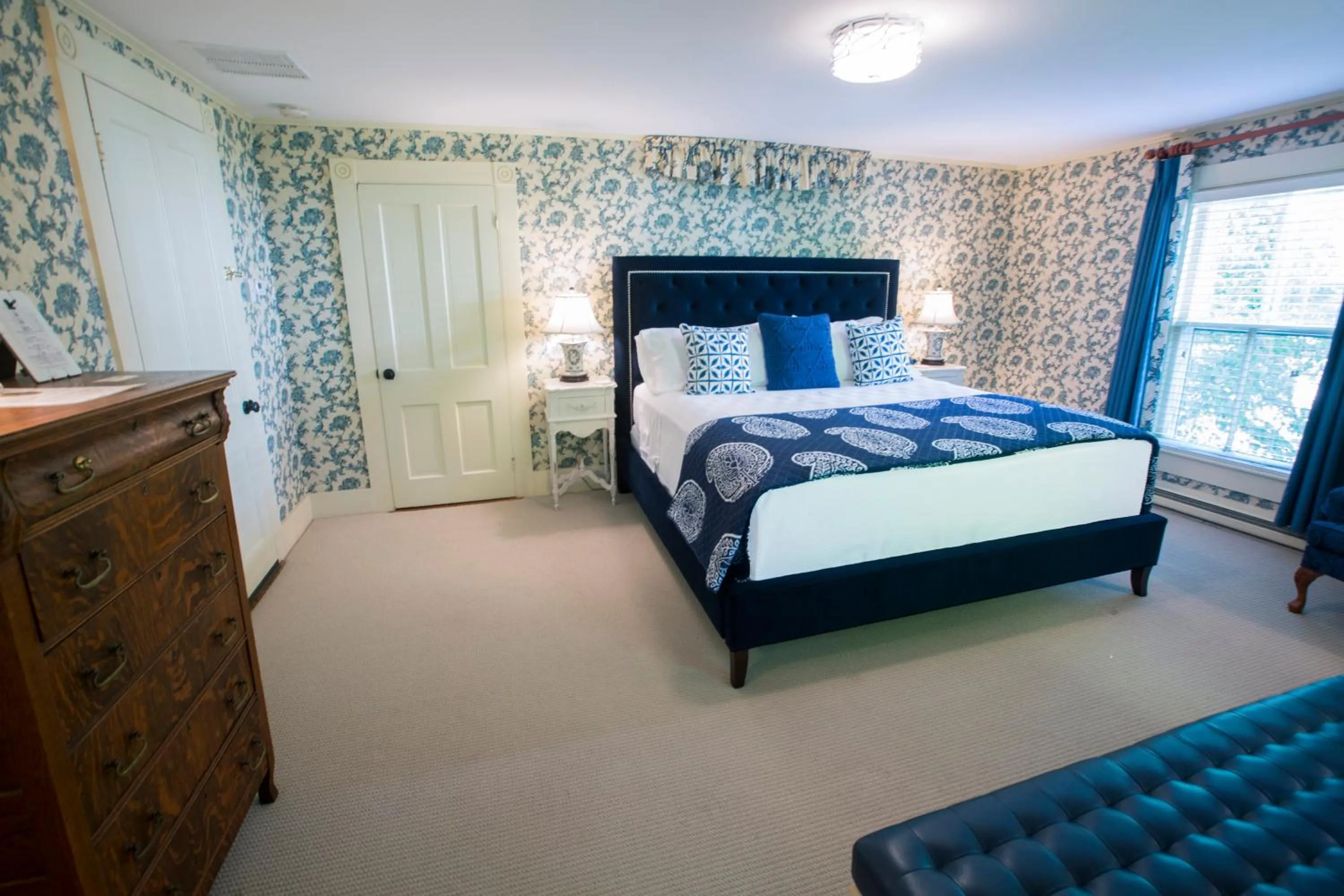 Bed in Gay Street Inn