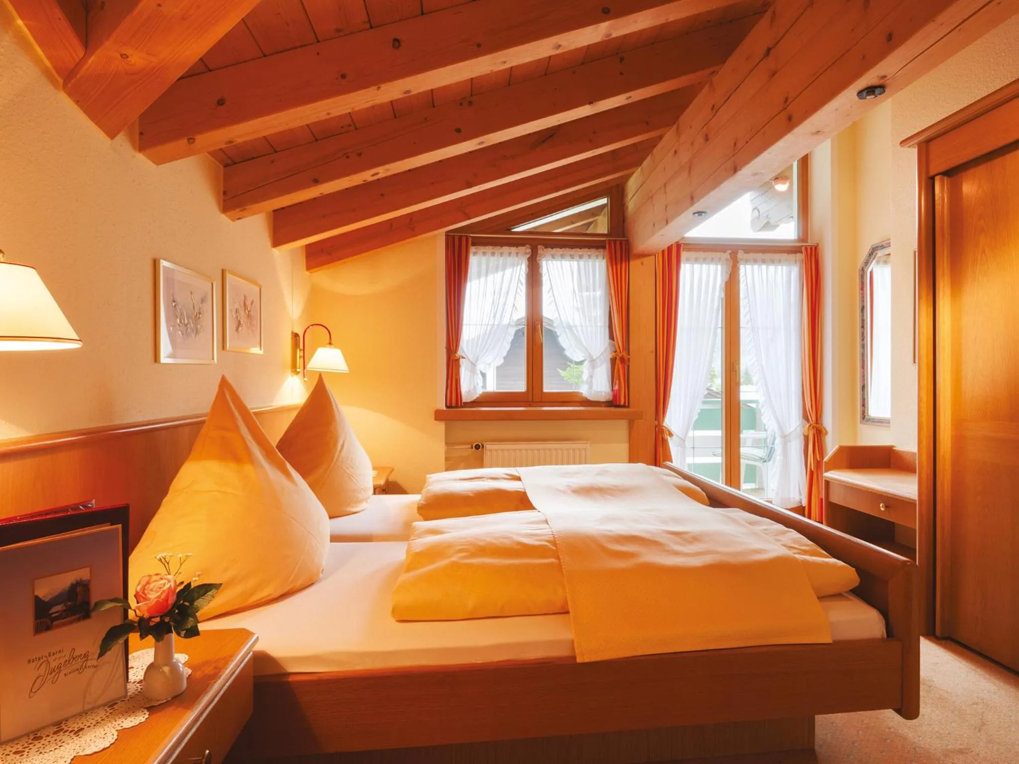 Bed in Hotel Garni Ingeborg