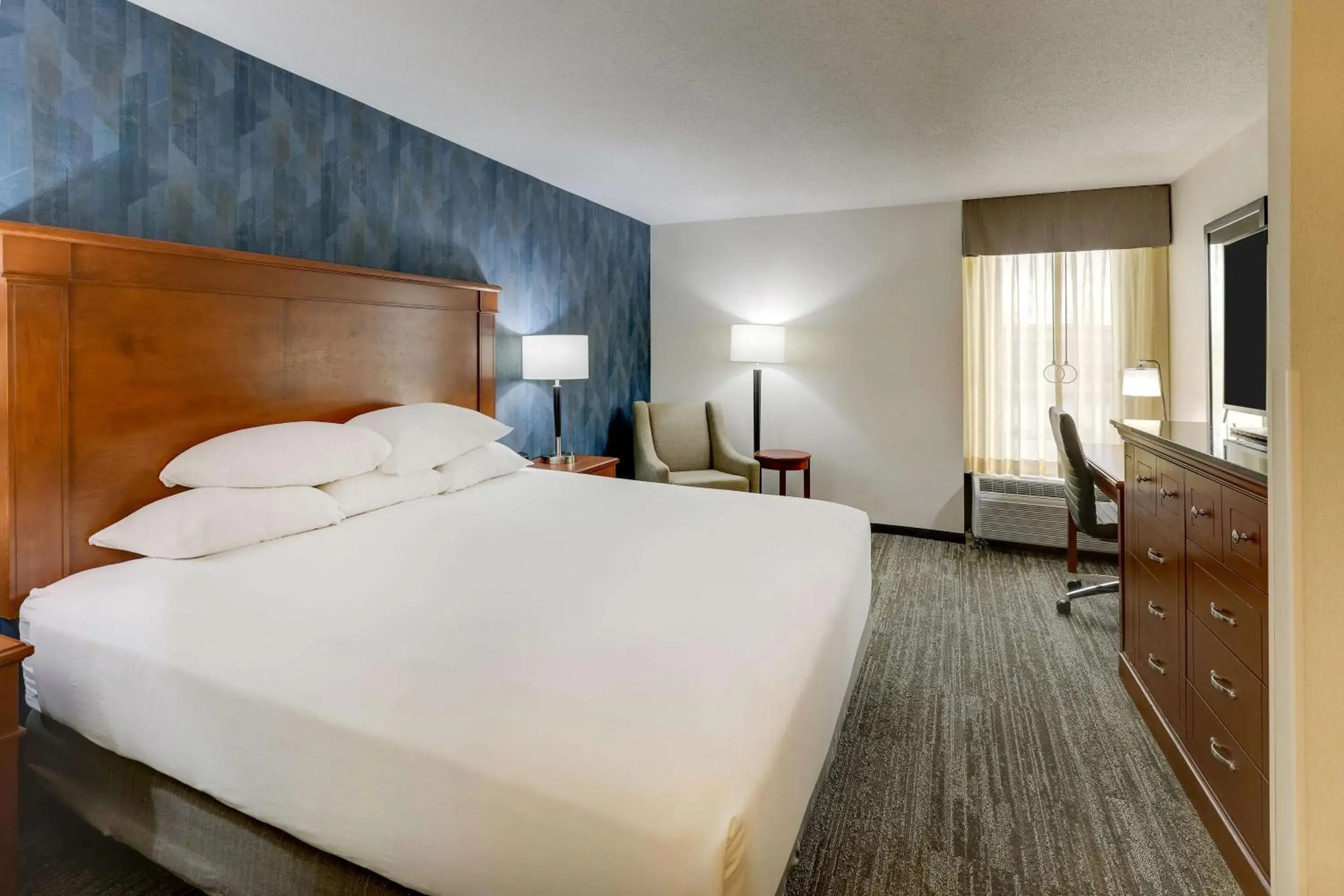 Superior King Room - Accessible, Tub in Drury Inn & Suites St. Louis St. Peters Superior King Room - Accessible, Tub in Drury Inn & Suites St. Louis St. Peters