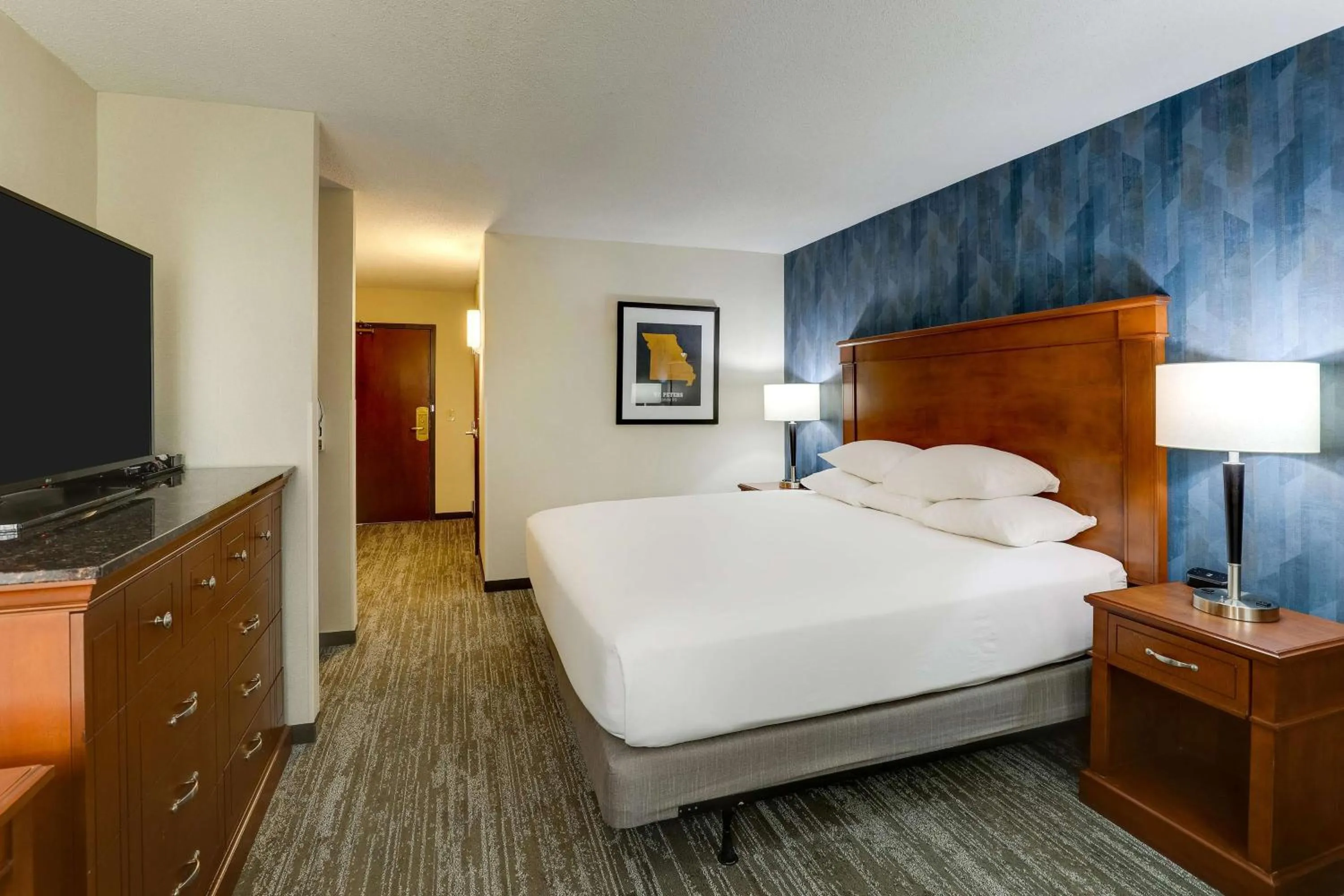 Bedroom, Bed in Drury Inn & Suites St. Louis St. Peters