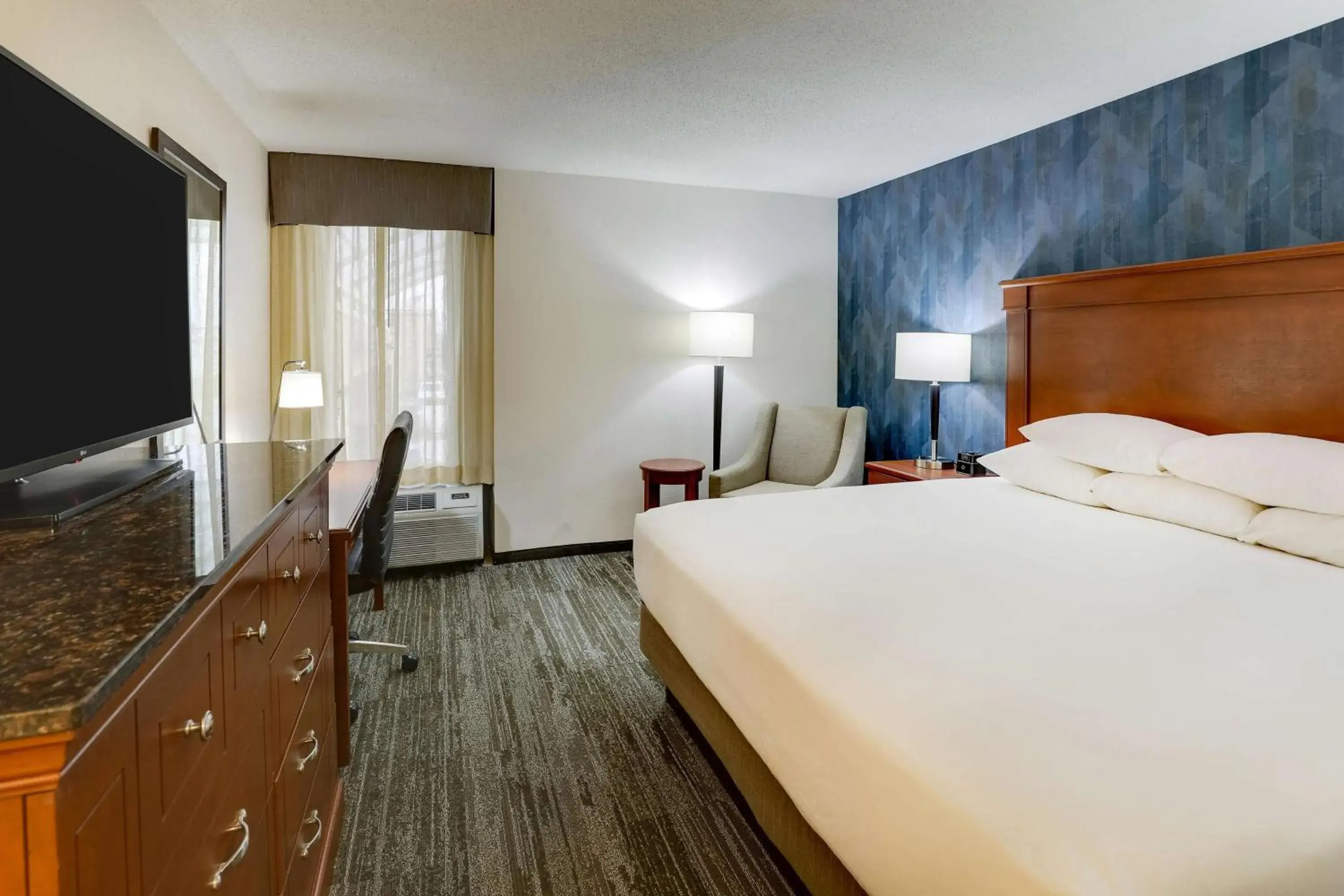 Deluxe King Room - High Floor in Drury Inn & Suites St. Louis St. Peters Deluxe King Room - High Floor in Drury Inn & Suites St. Louis St. Peters