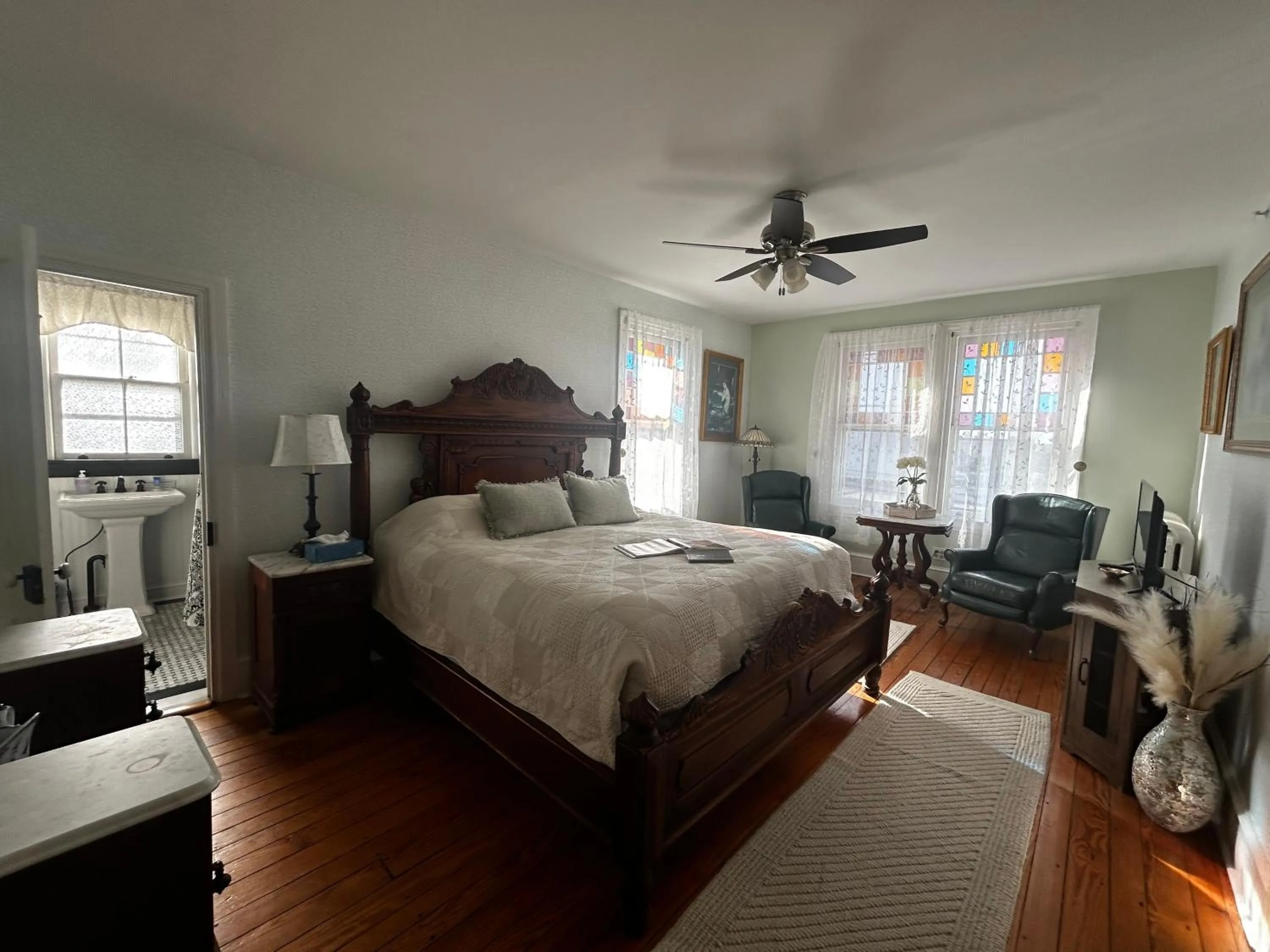 Bed in Beauclaires Bed & Breakfast