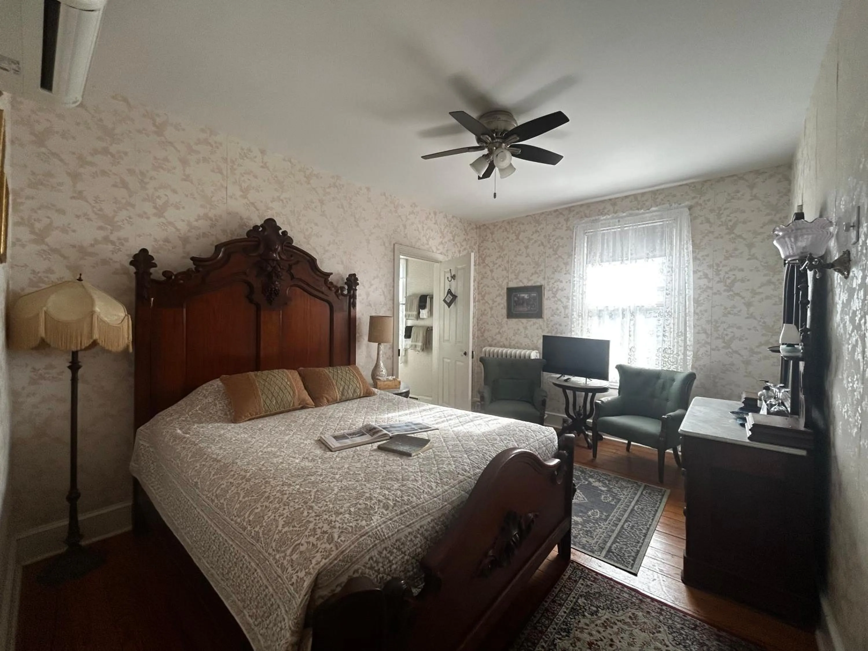 Bed in Beauclaires Bed & Breakfast