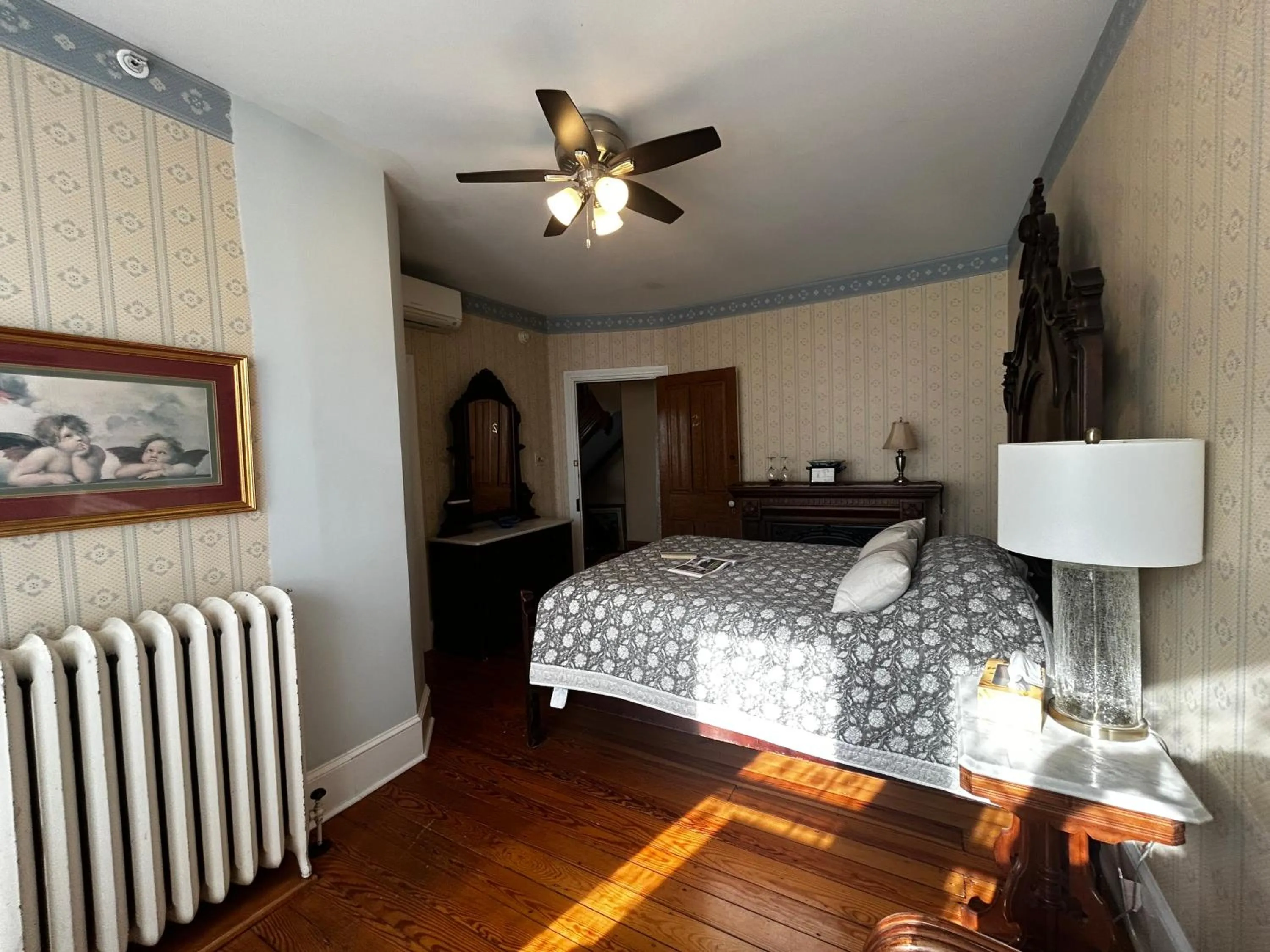 Bed in Beauclaires Bed & Breakfast