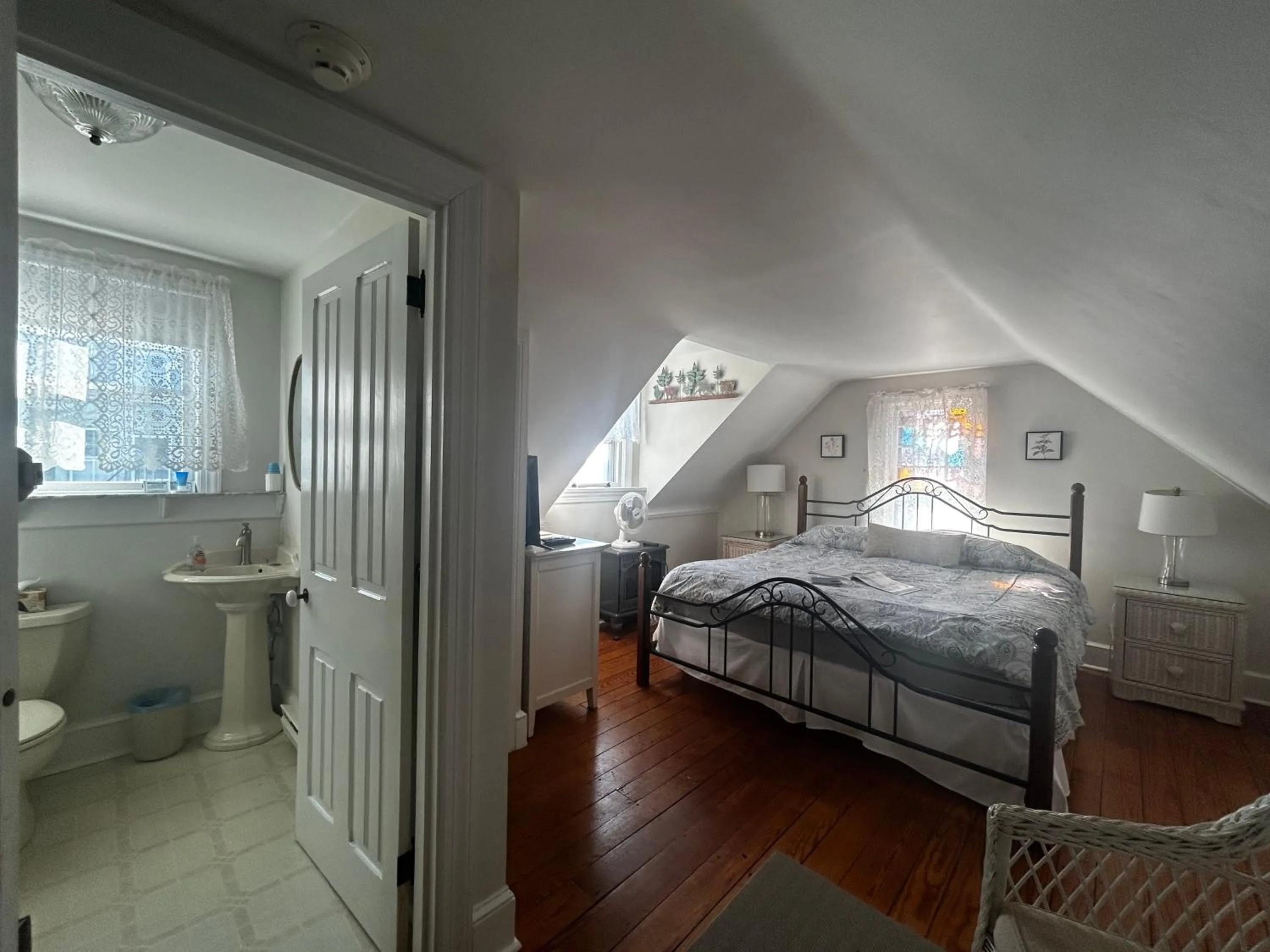 Bed in Beauclaires Bed & Breakfast