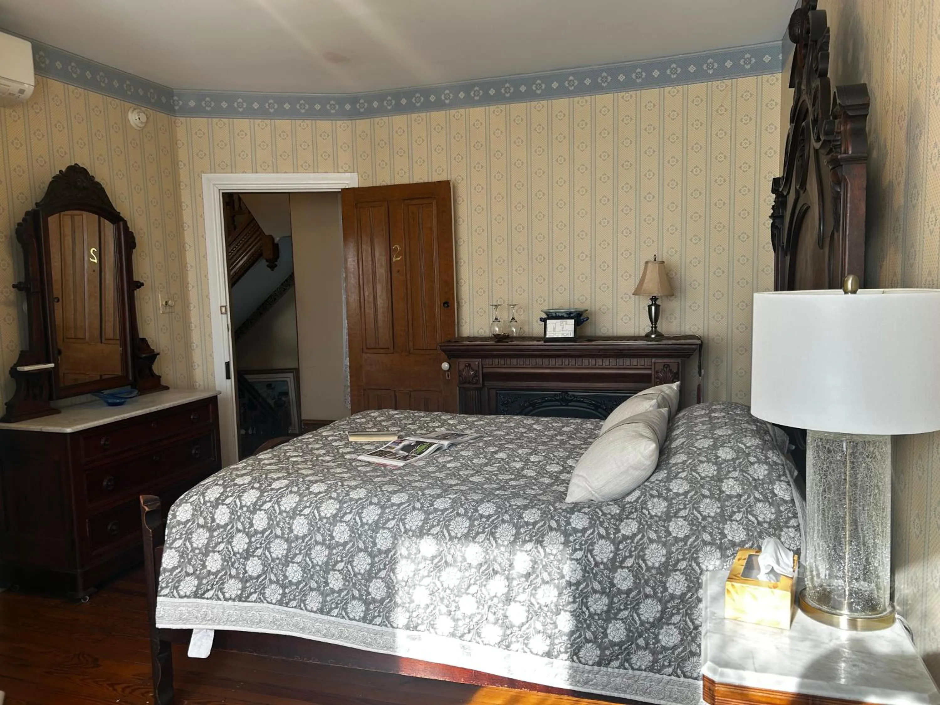 Bed in Beauclaires Bed & Breakfast