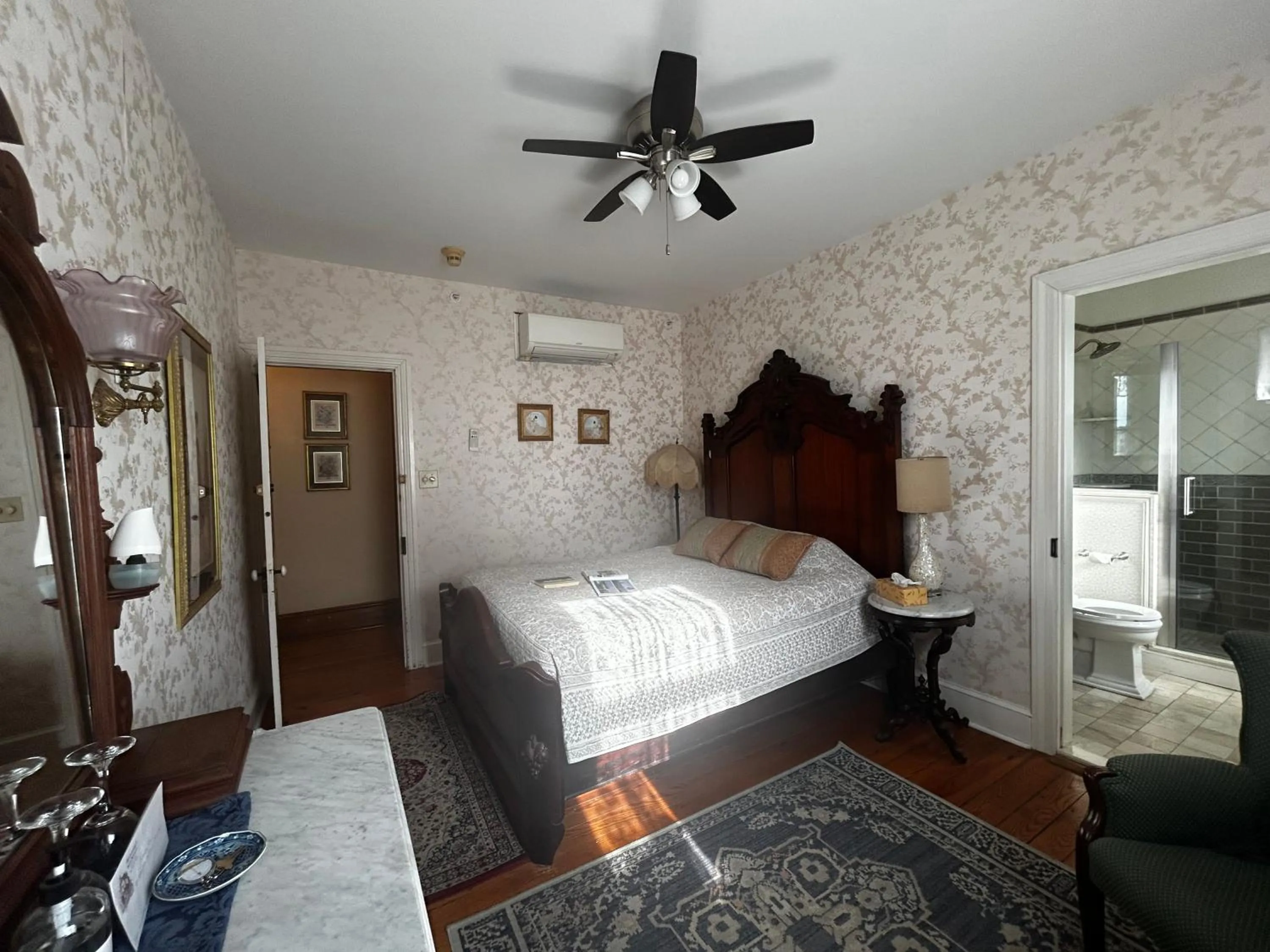 Bed in Beauclaires Bed & Breakfast