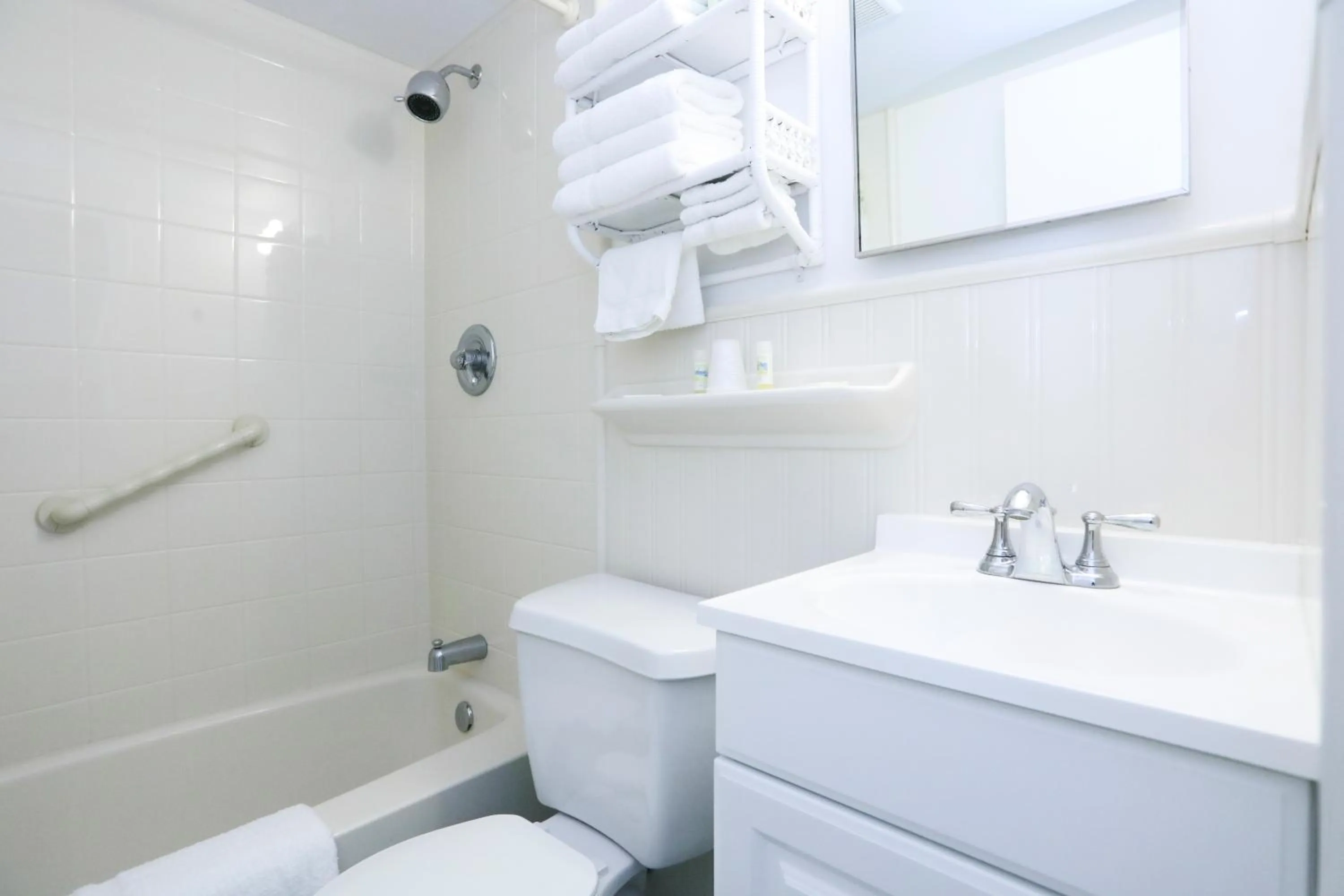 Bathroom in Commander by the Sea Motel