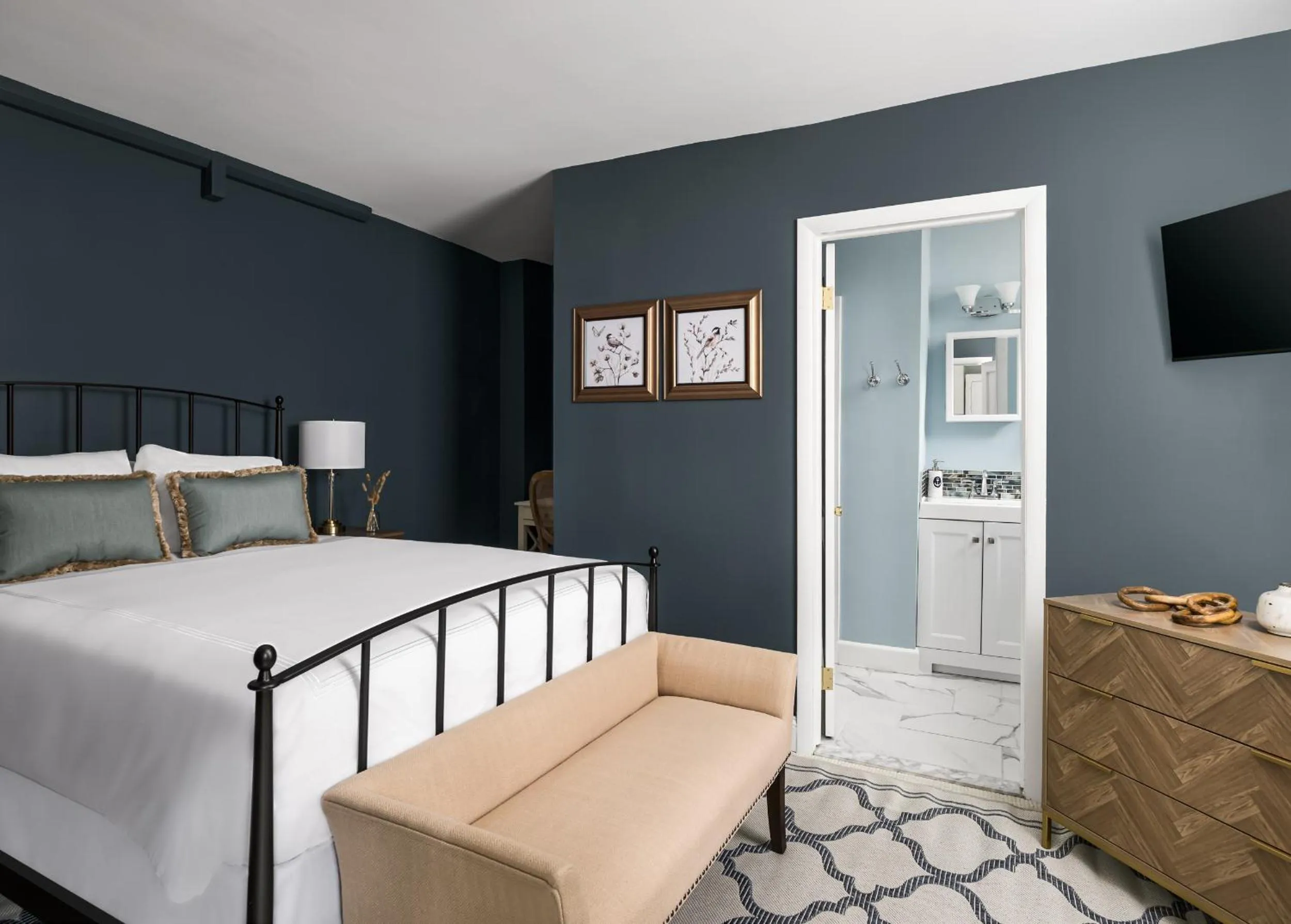 Bed in Flag House Inn