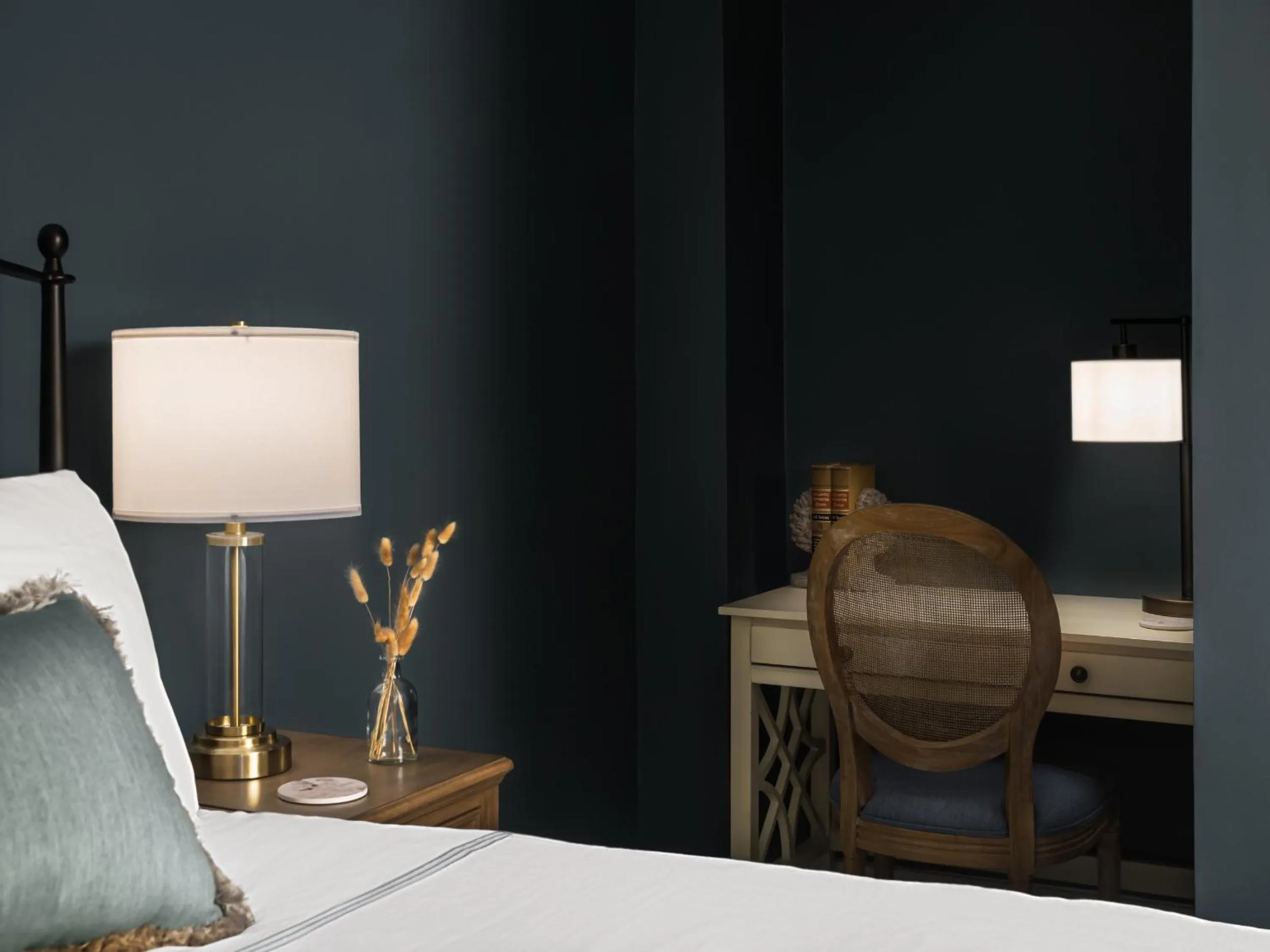 Bed in Flag House Inn