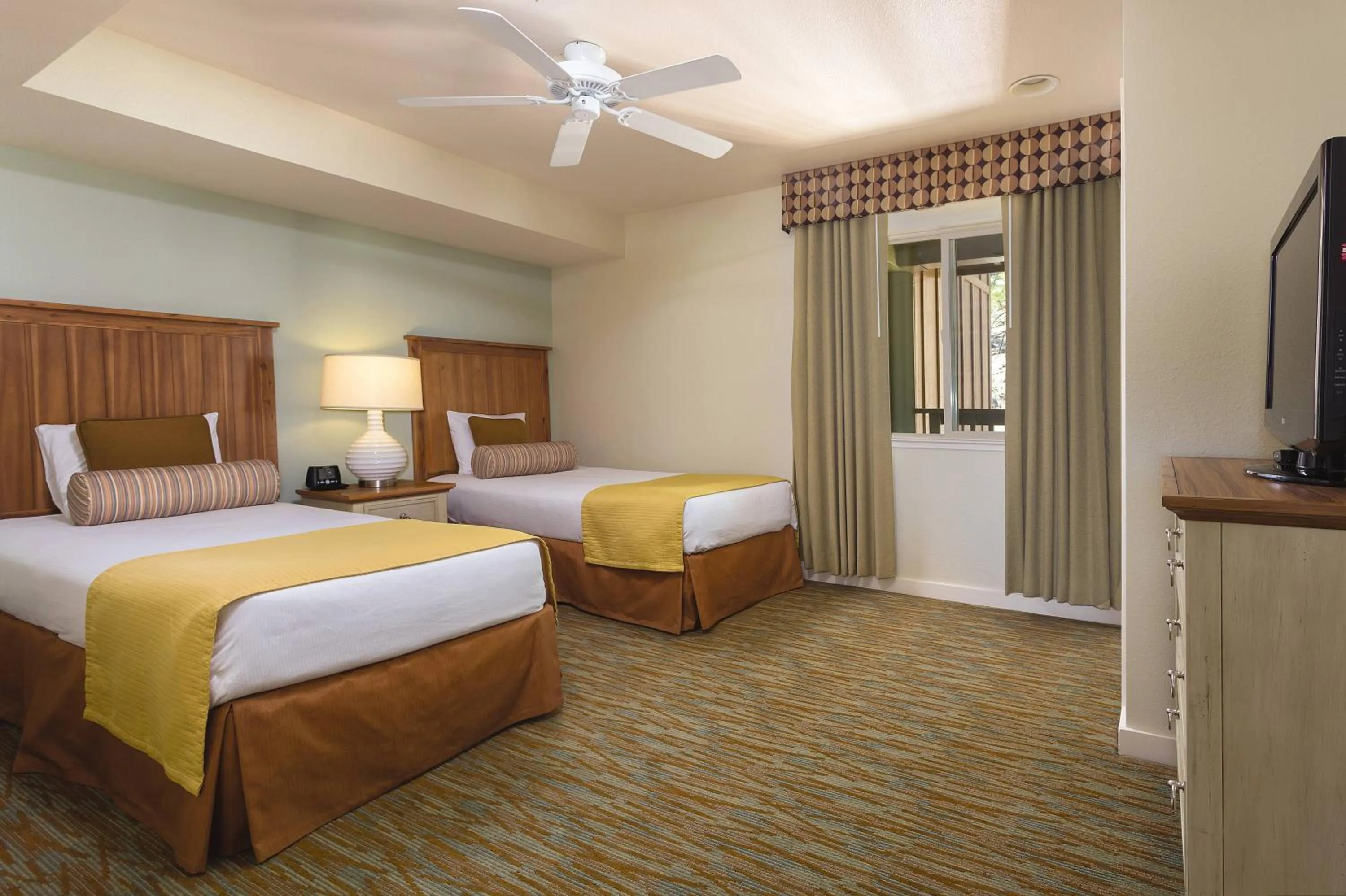 Photo of the whole room, Bed in WorldMark South Shore