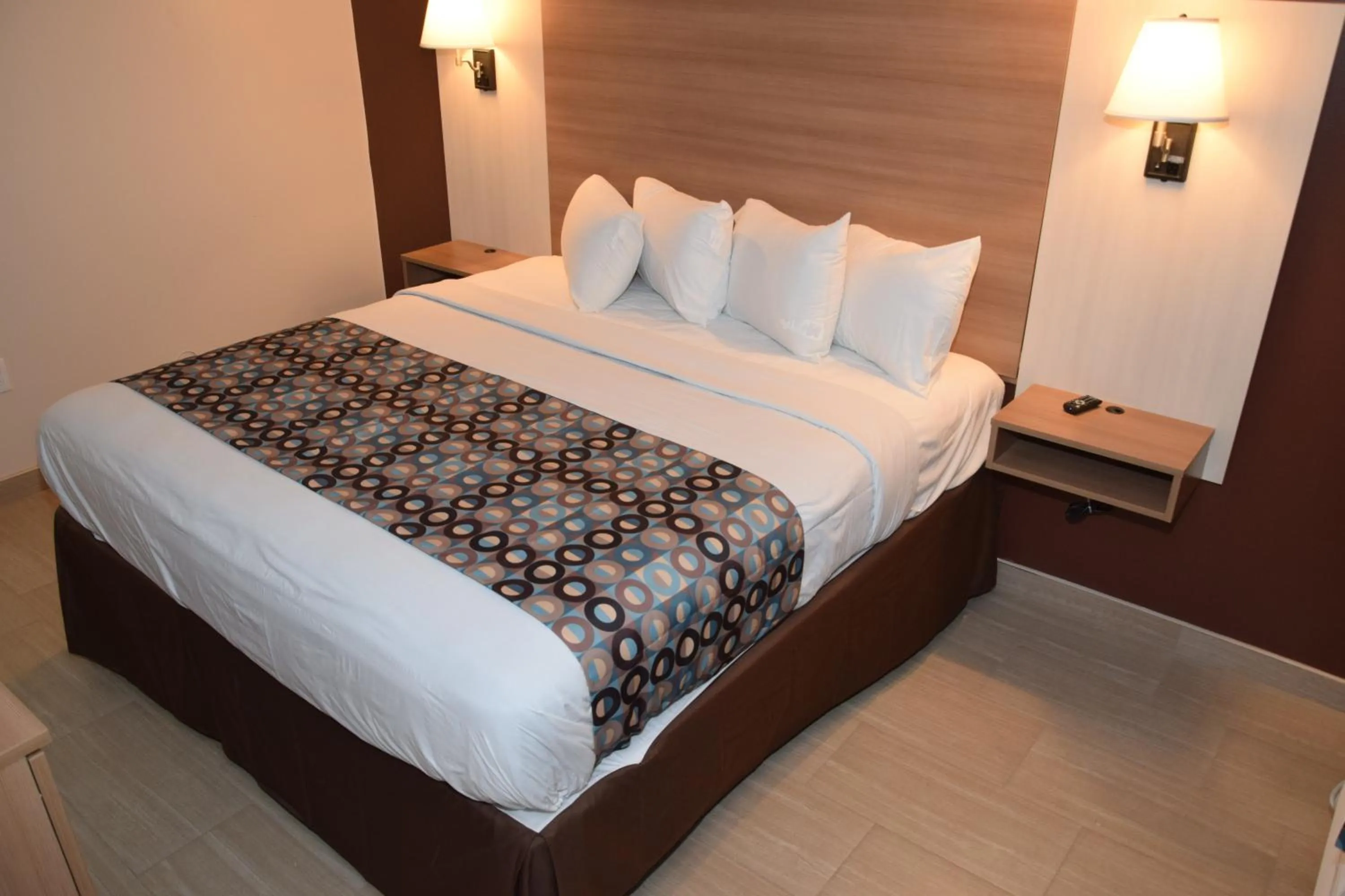 Bedroom, Bed in Seahorse Inn