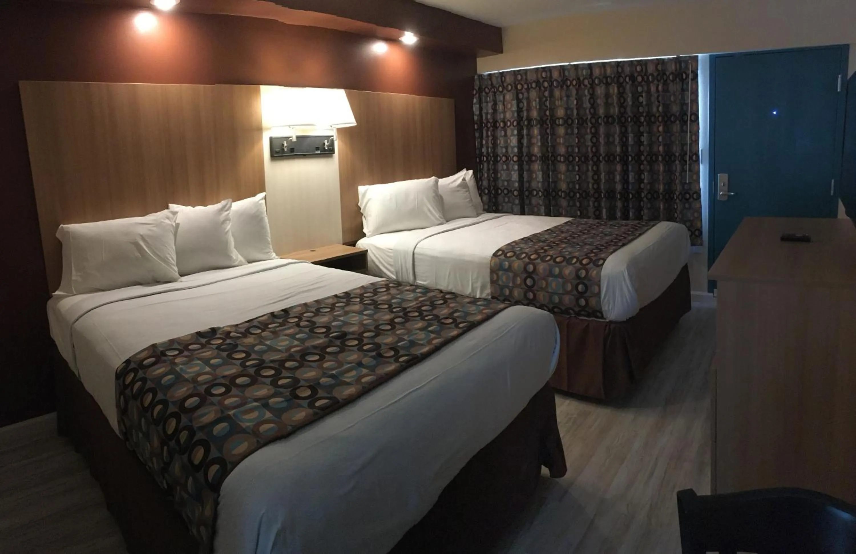 Bedroom, Bed in Seahorse Inn