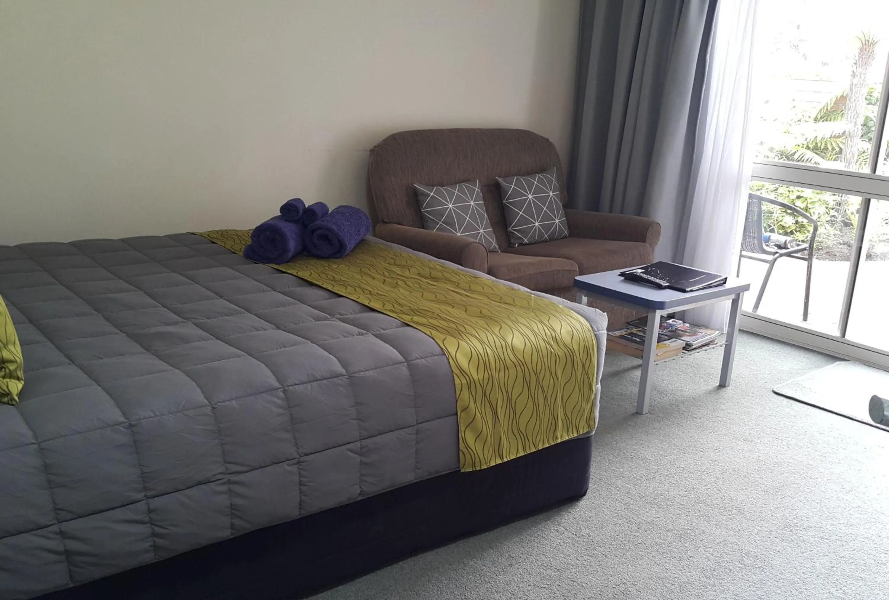 Bed in Avon City Motel