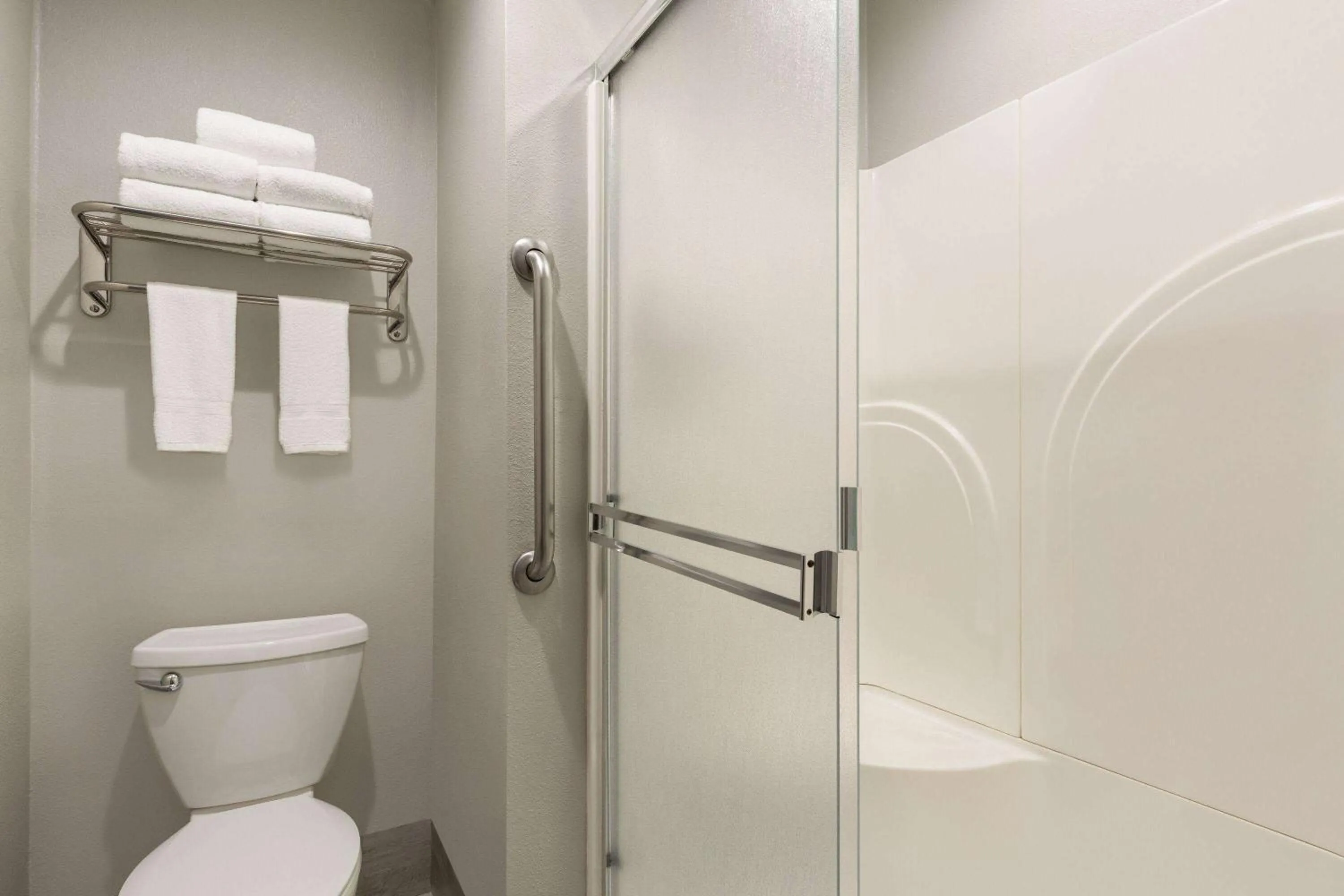 Bathroom in Super 8 by Wyndham Eureka