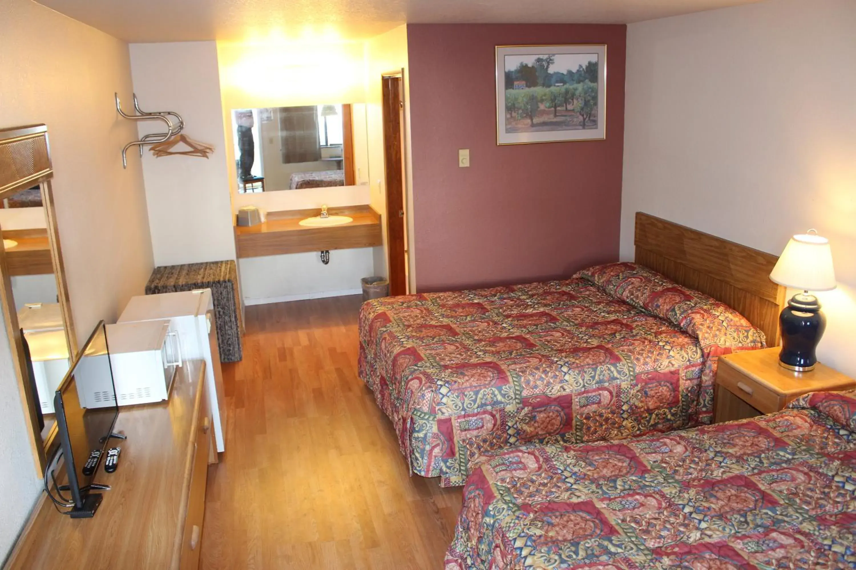 Queen Room with Two Queen Beds - Non-Smoking in Silver Sands Motel Queen Room with Two Queen Beds - Non-Smoking in Silver Sands Motel