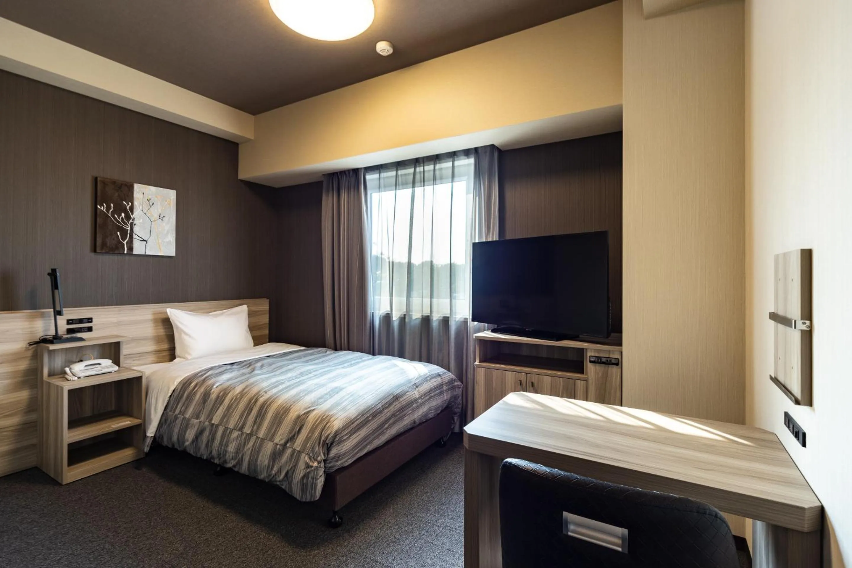 Photo of the whole room, Bed in Hotel Route-Inn Kashiwa Minami -Kokudo 16Gouzoi-