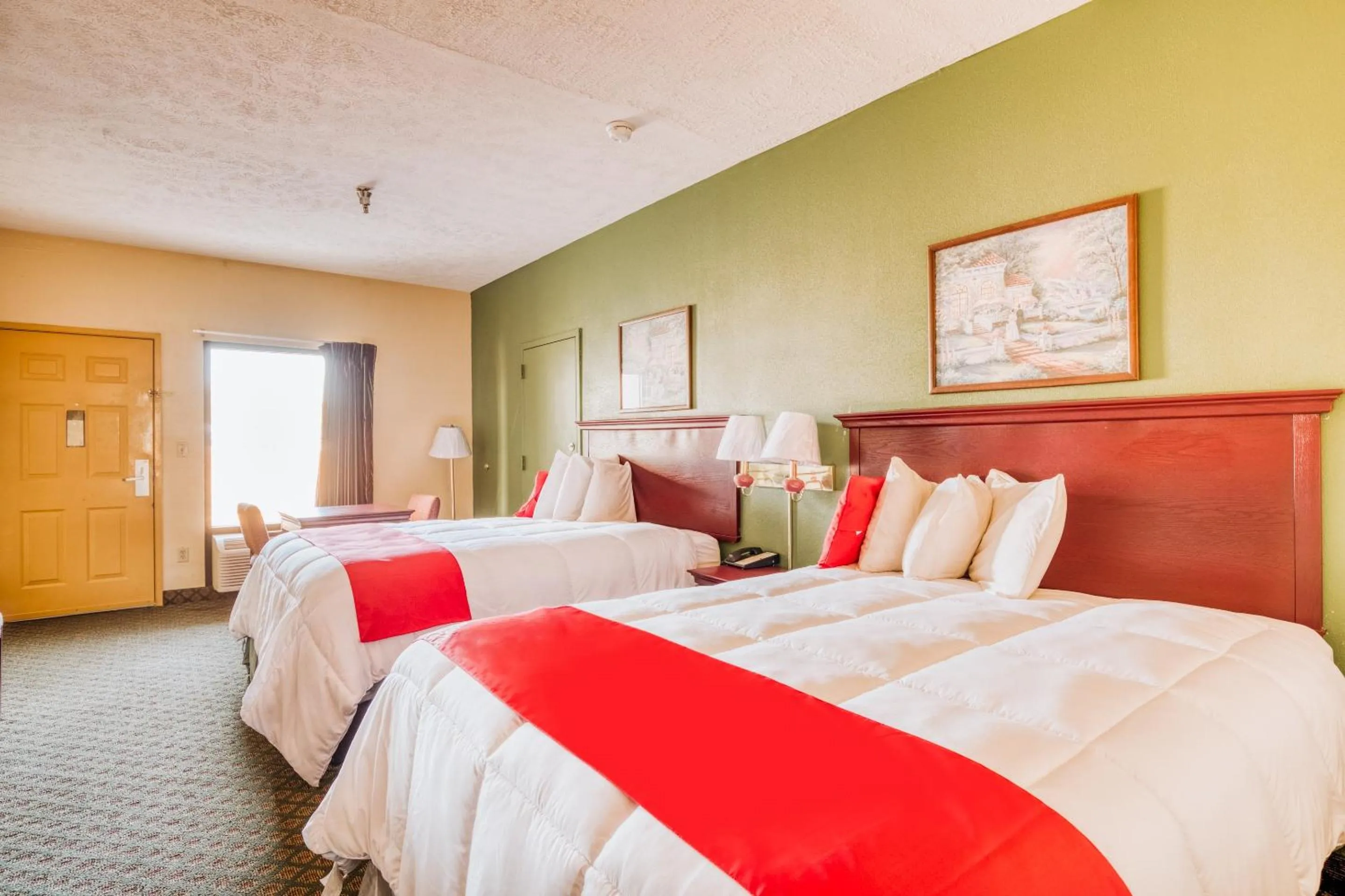 Bedroom, Bed in OYO Hotel Grenada West