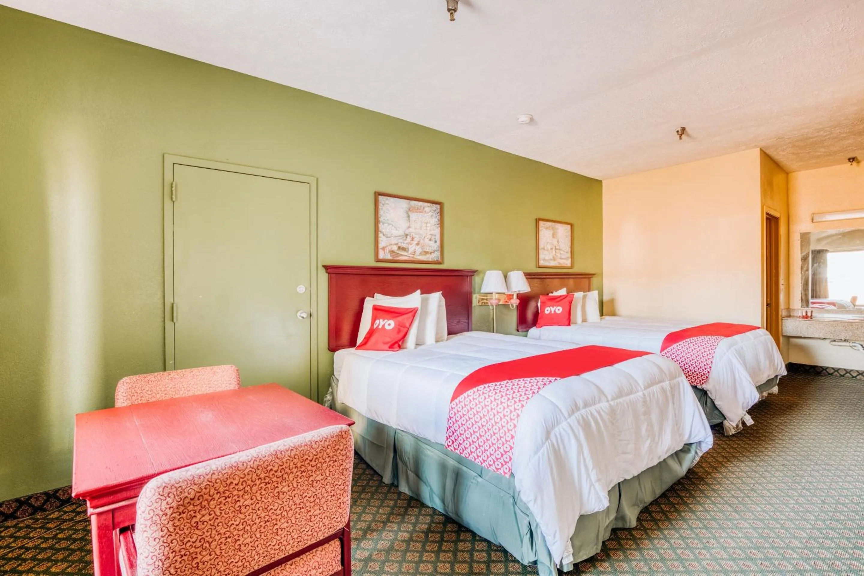 Bedroom, Bed in OYO Hotel Grenada West