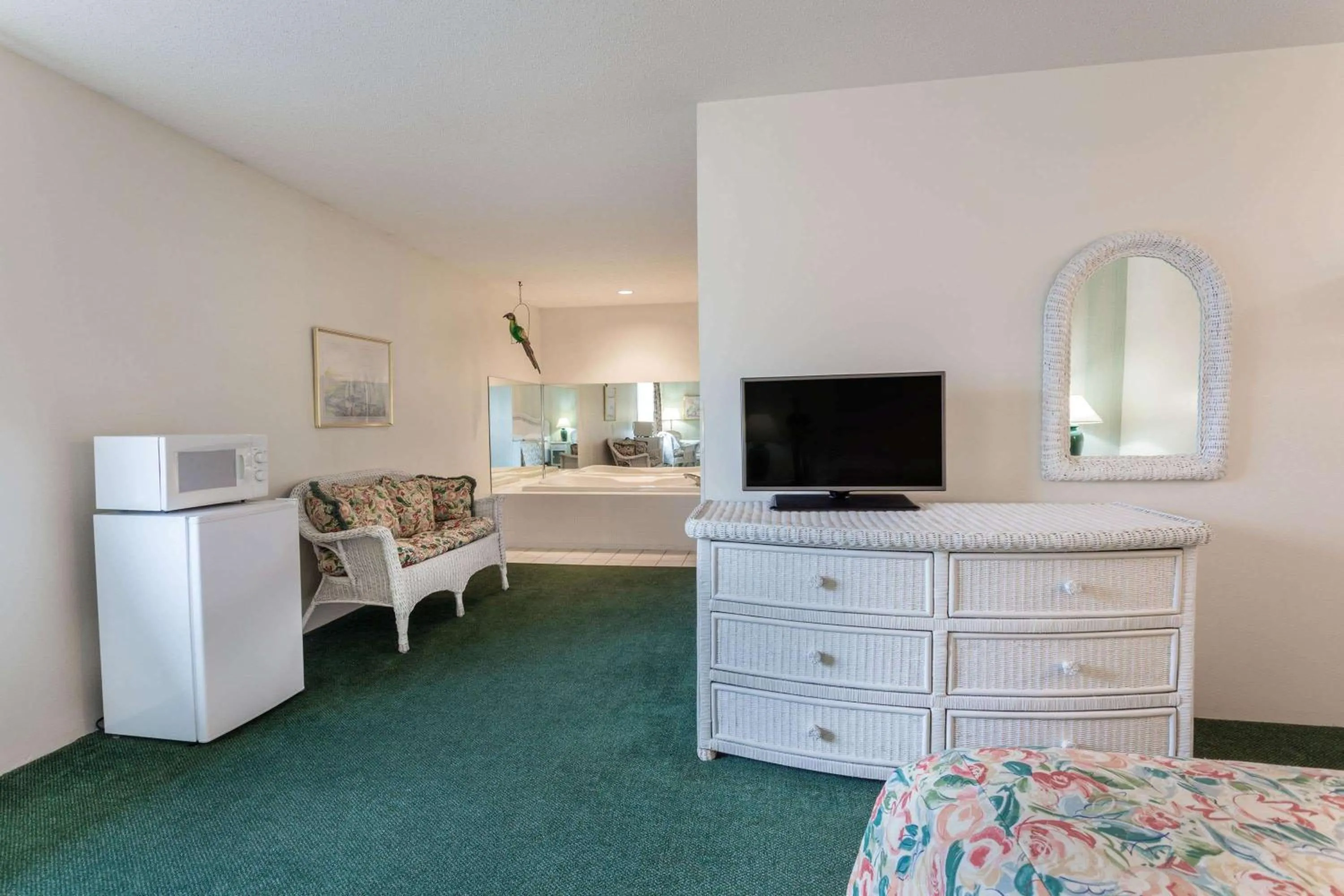 Photo of the whole room in Super 8 by Wyndham Reedsburg