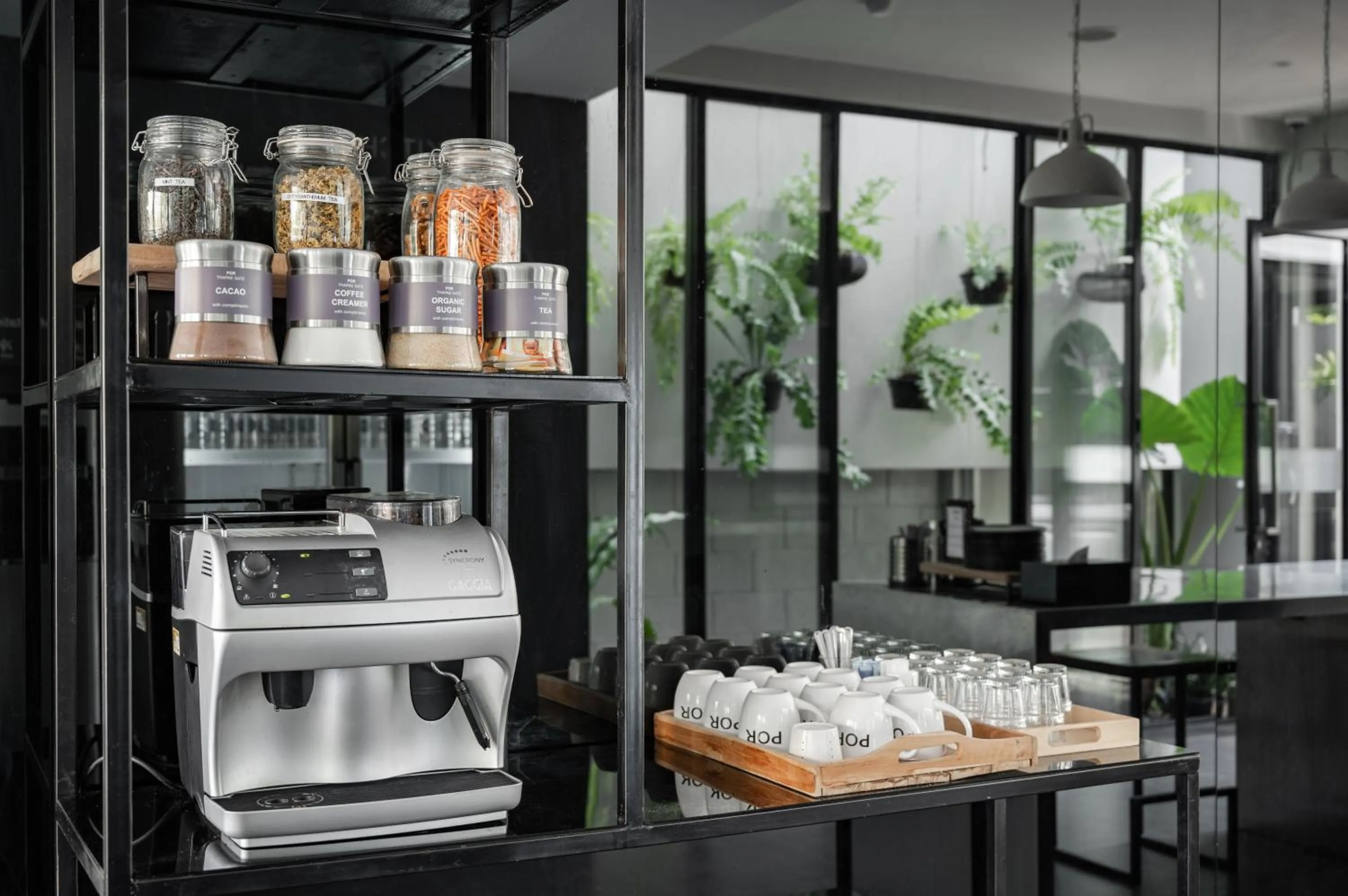 Coffee/tea facilities in POR Thapae Gate