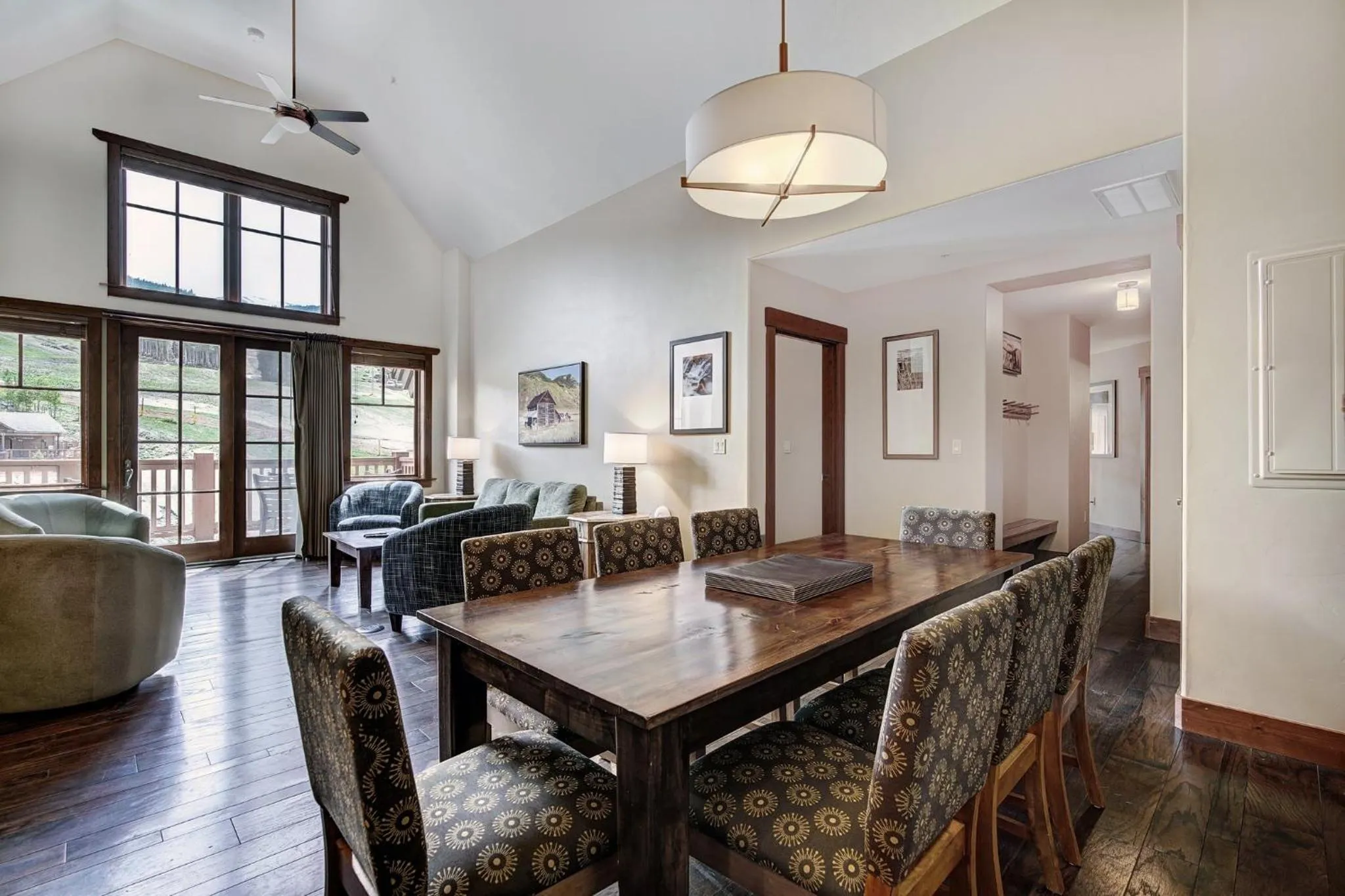 Food and drinks in One Ski Hill, A RockResort