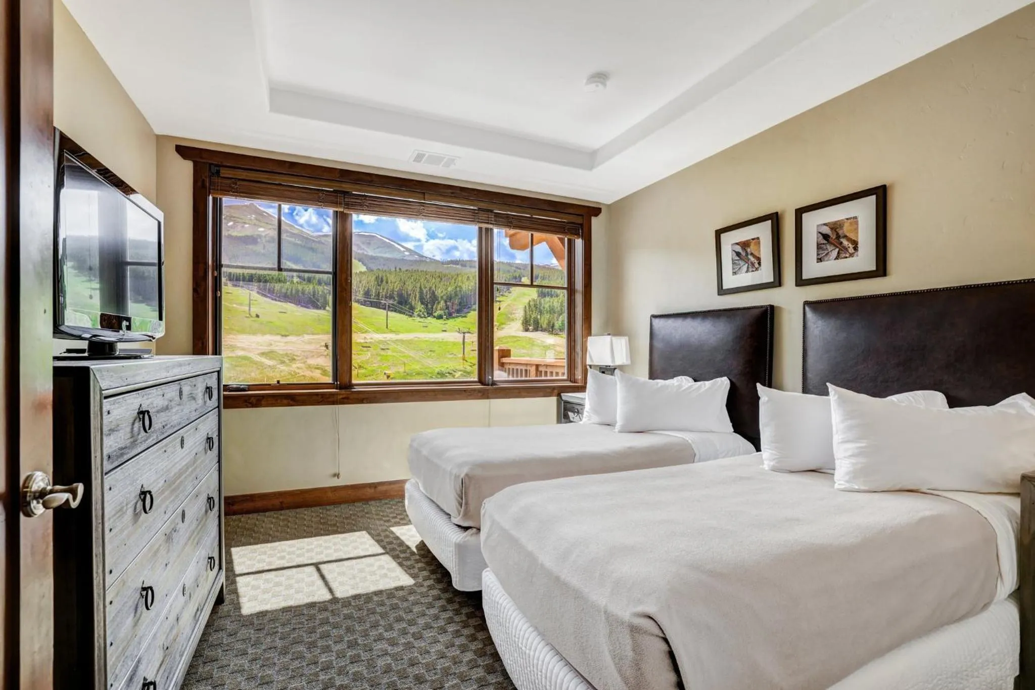 Bedroom, Bed in One Ski Hill, A RockResort