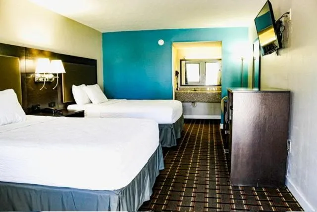 Photo of the whole room, Bed in Days Inn by Wyndham Little River