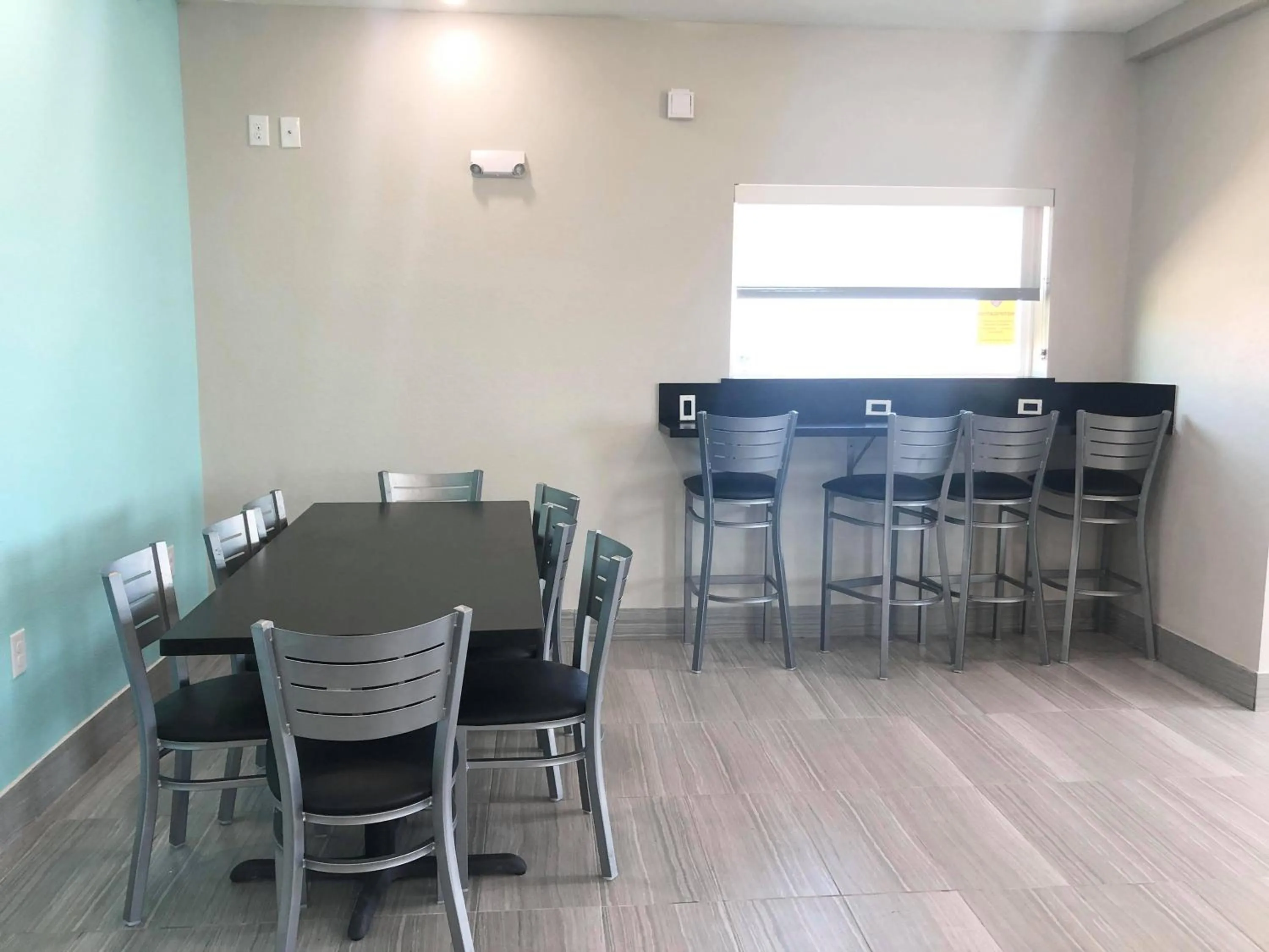 Dining area in Mariner Inn