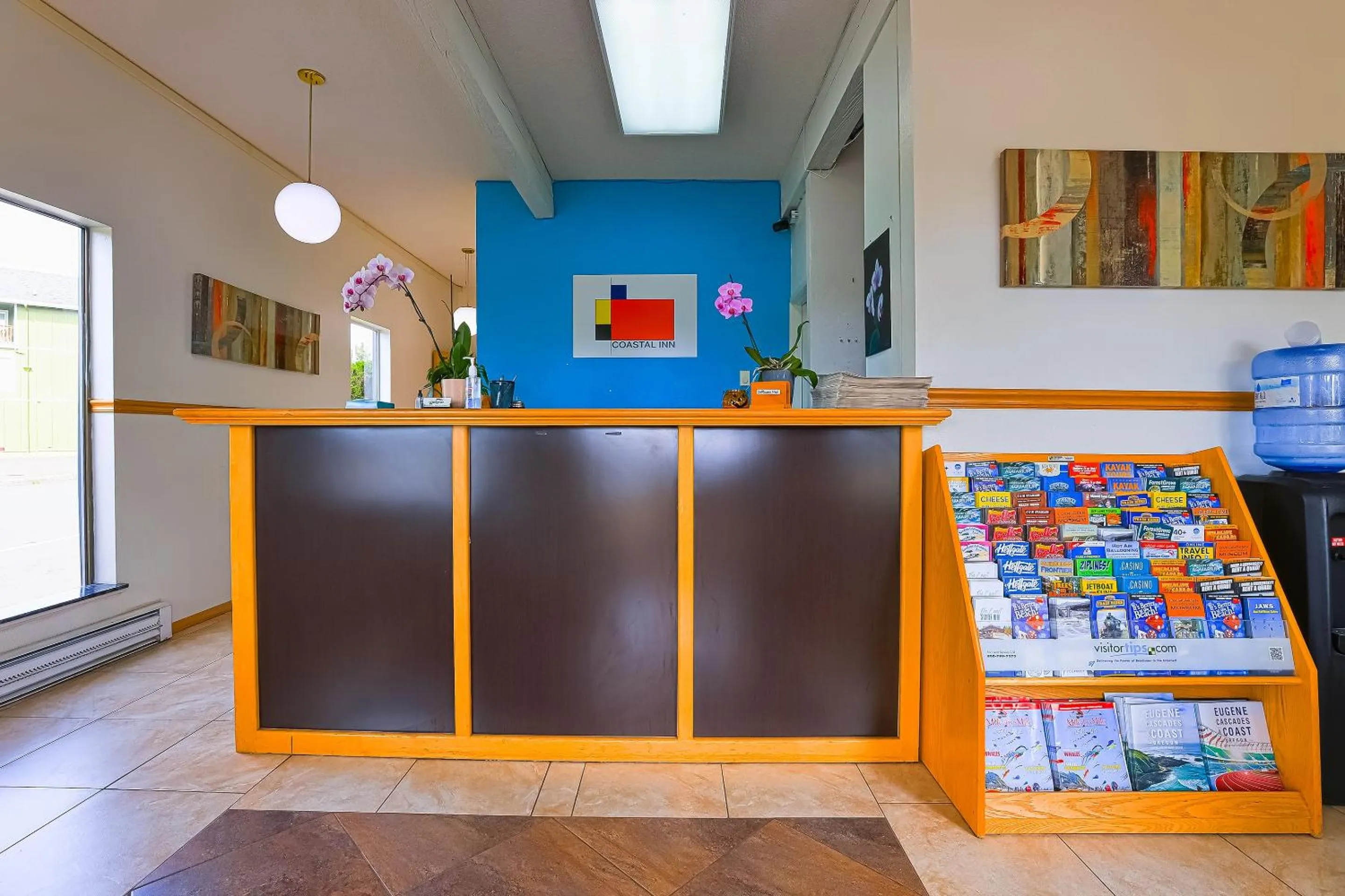 Lobby or reception in Coastal Inn by OYO Lincoln City - Oregon Coast Hwy