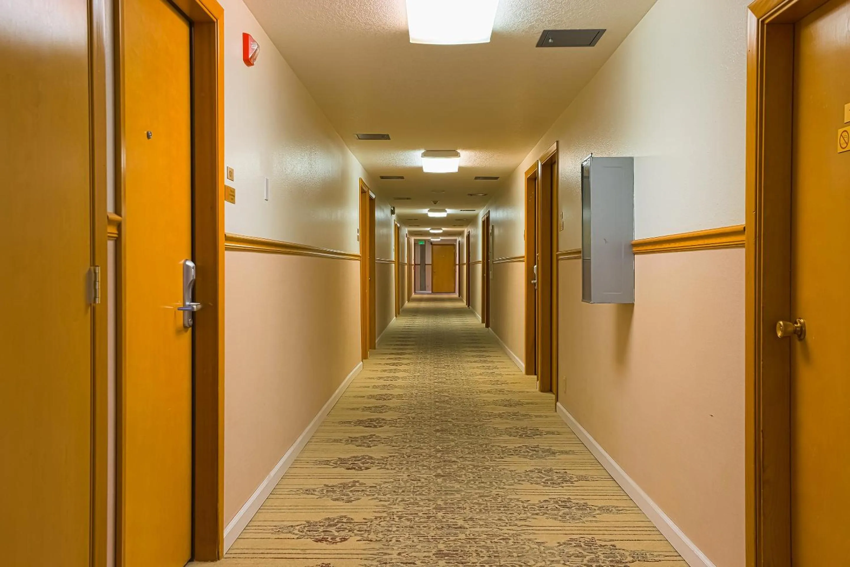 Lobby or reception in Coastal Inn by OYO Lincoln City - Oregon Coast Hwy