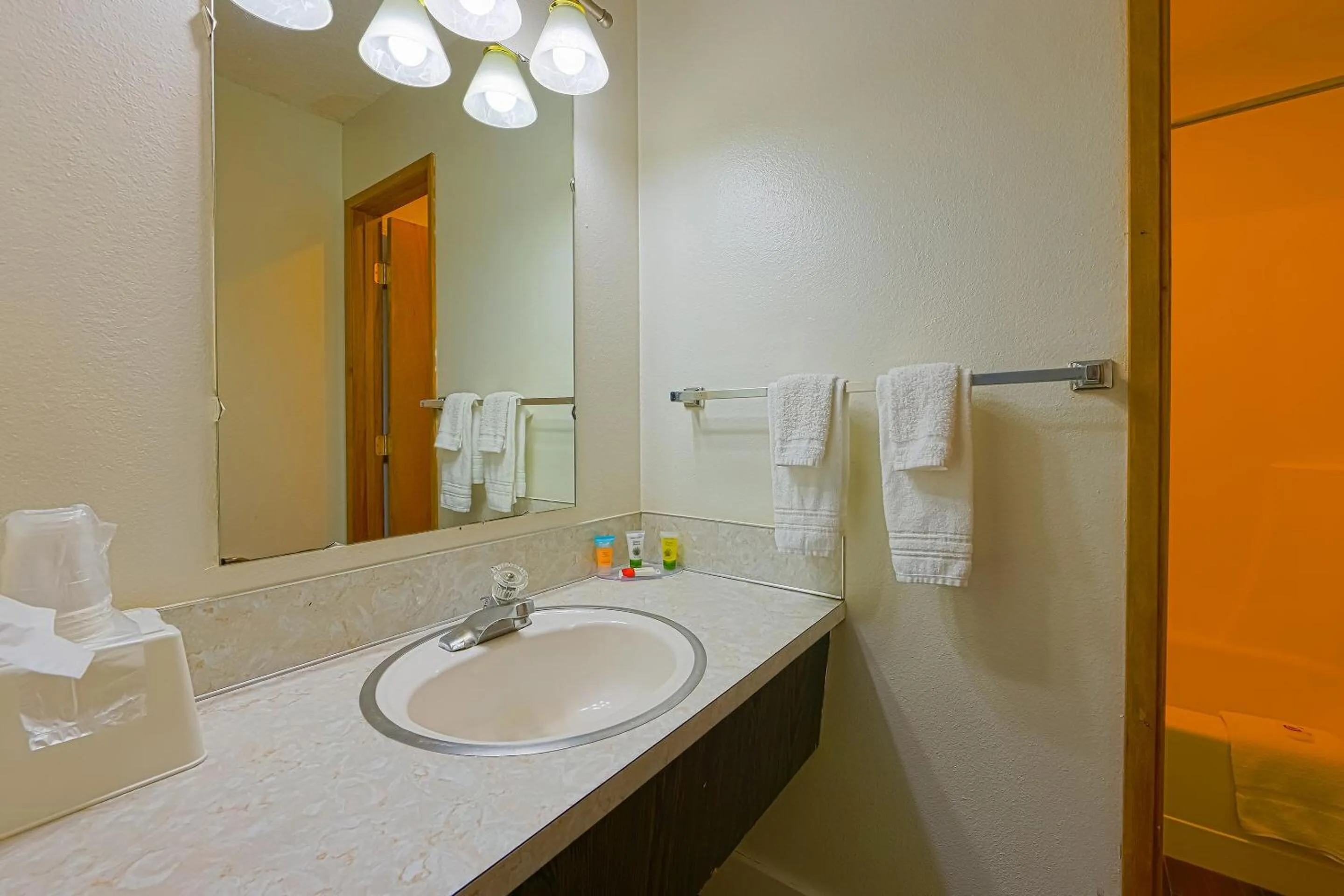 Bathroom in Coastal Inn by OYO Lincoln City - Oregon Coast Hwy