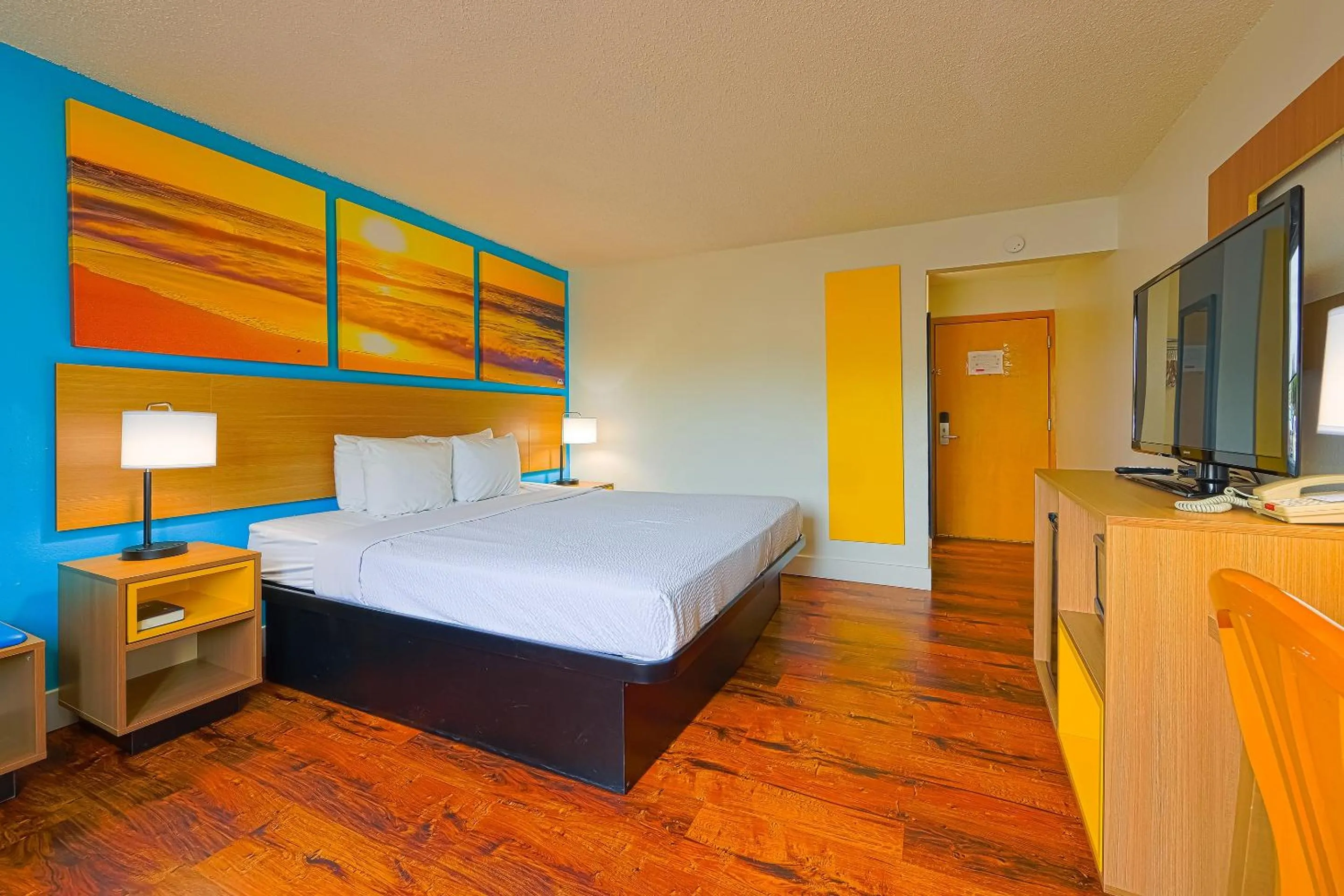 Bedroom, Bed in Coastal Inn by OYO Lincoln City - Oregon Coast Hwy